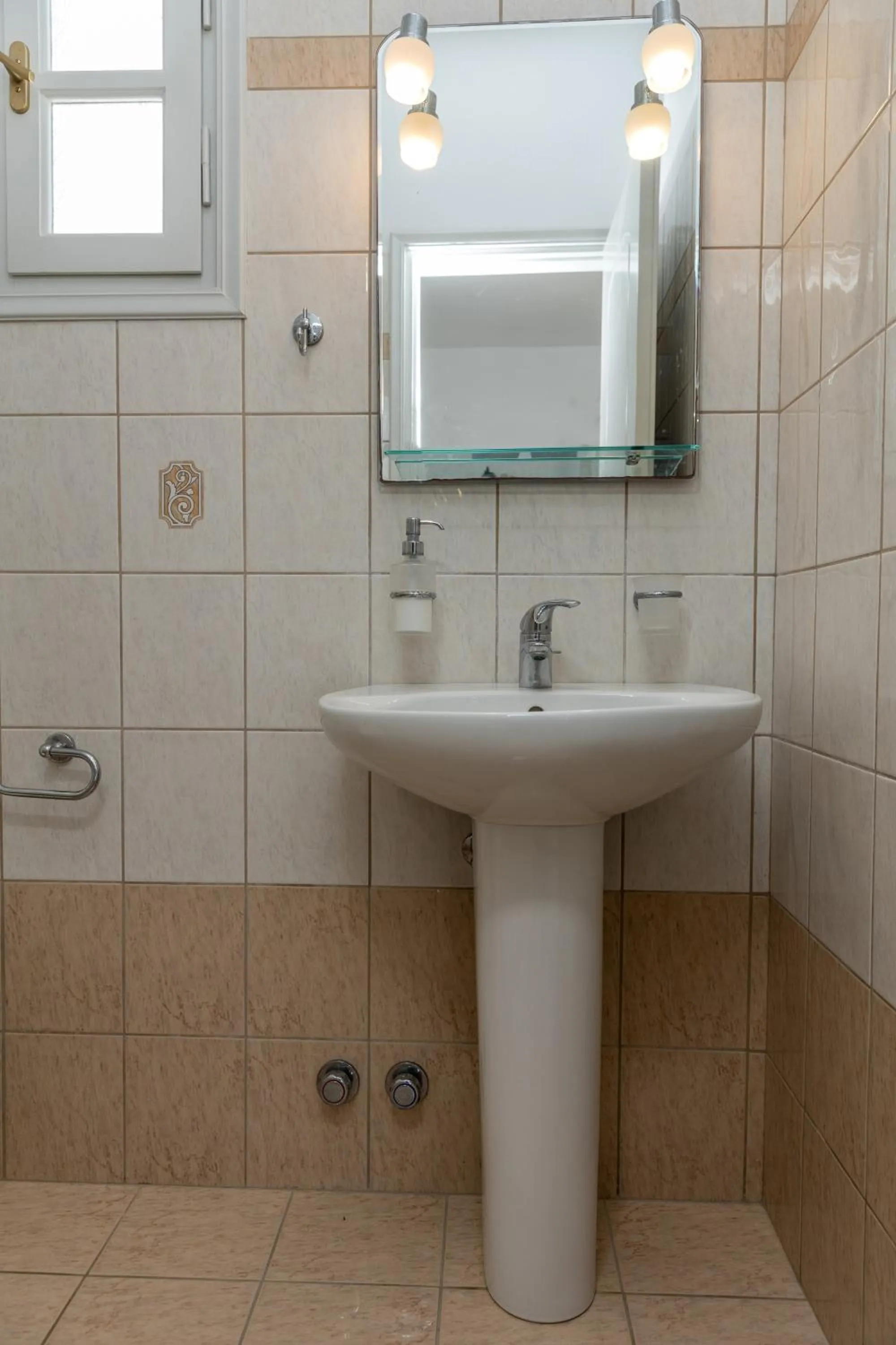 Shower in Marine Dream