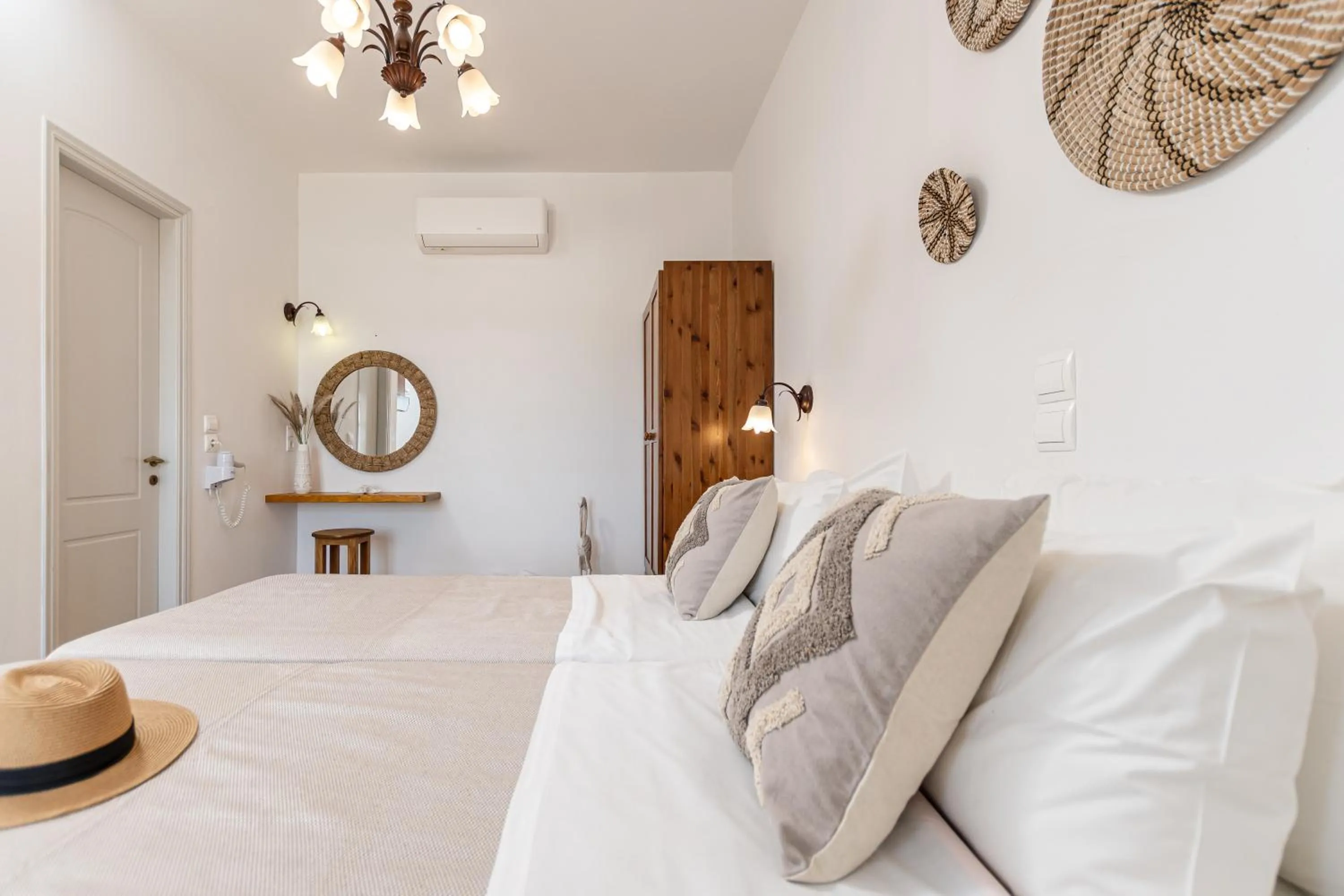 Toilet, Bed in Marine Dream