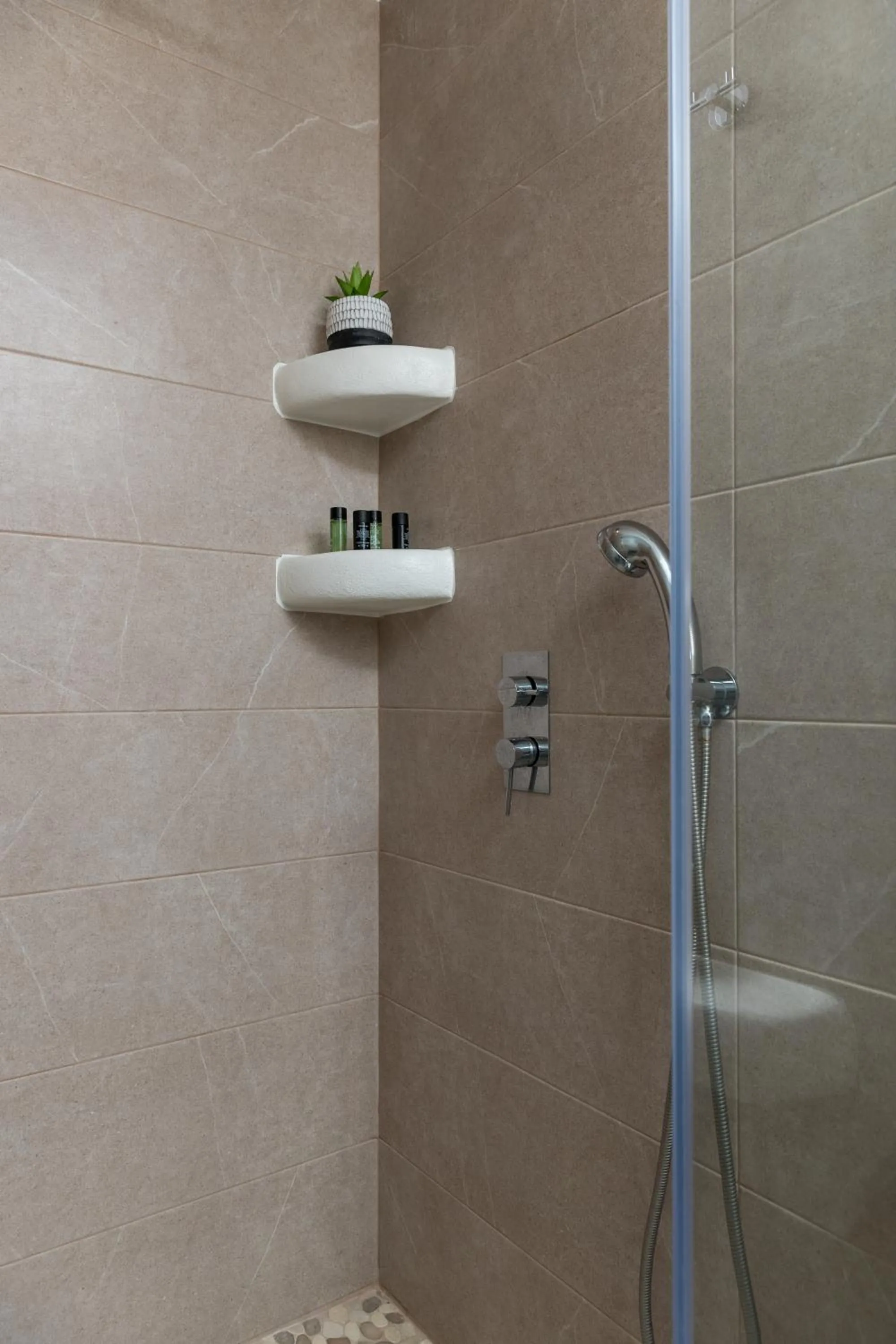 Shower in Marine Dream