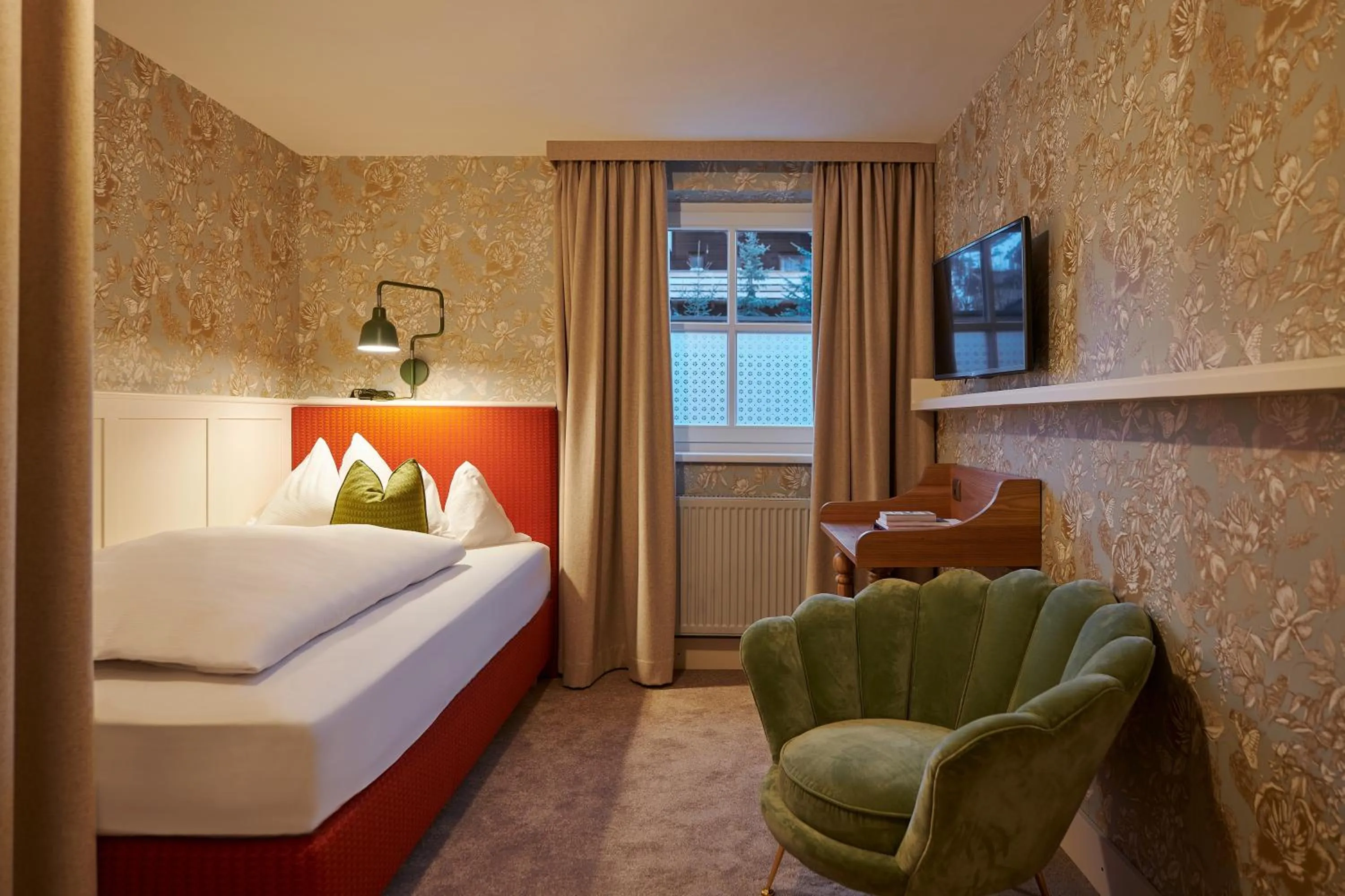 Photo of the whole room, Bed in Boutique-Hotel Schmelzhof