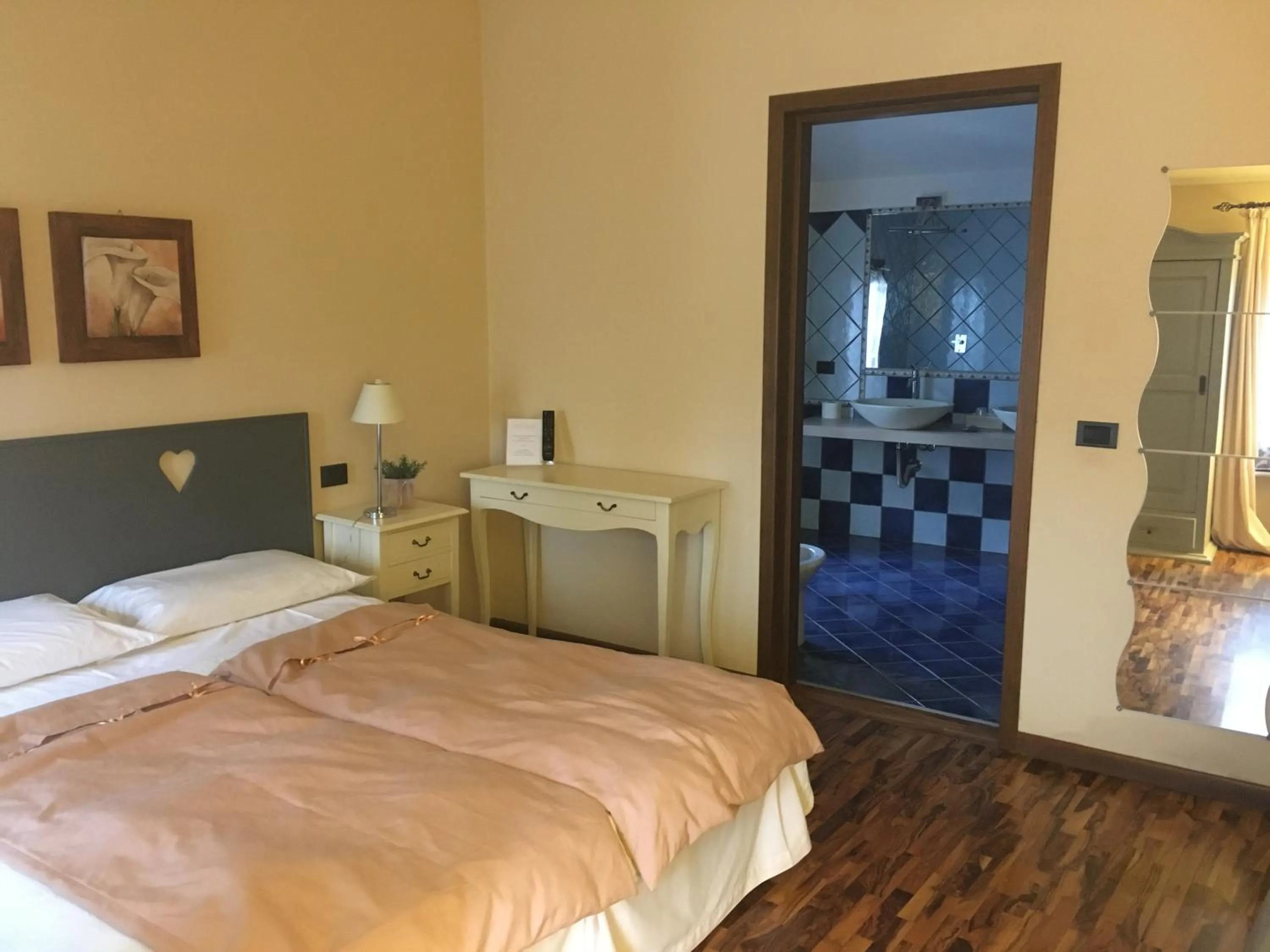 Bathroom, Bed in Agriturismo Corte Rocca