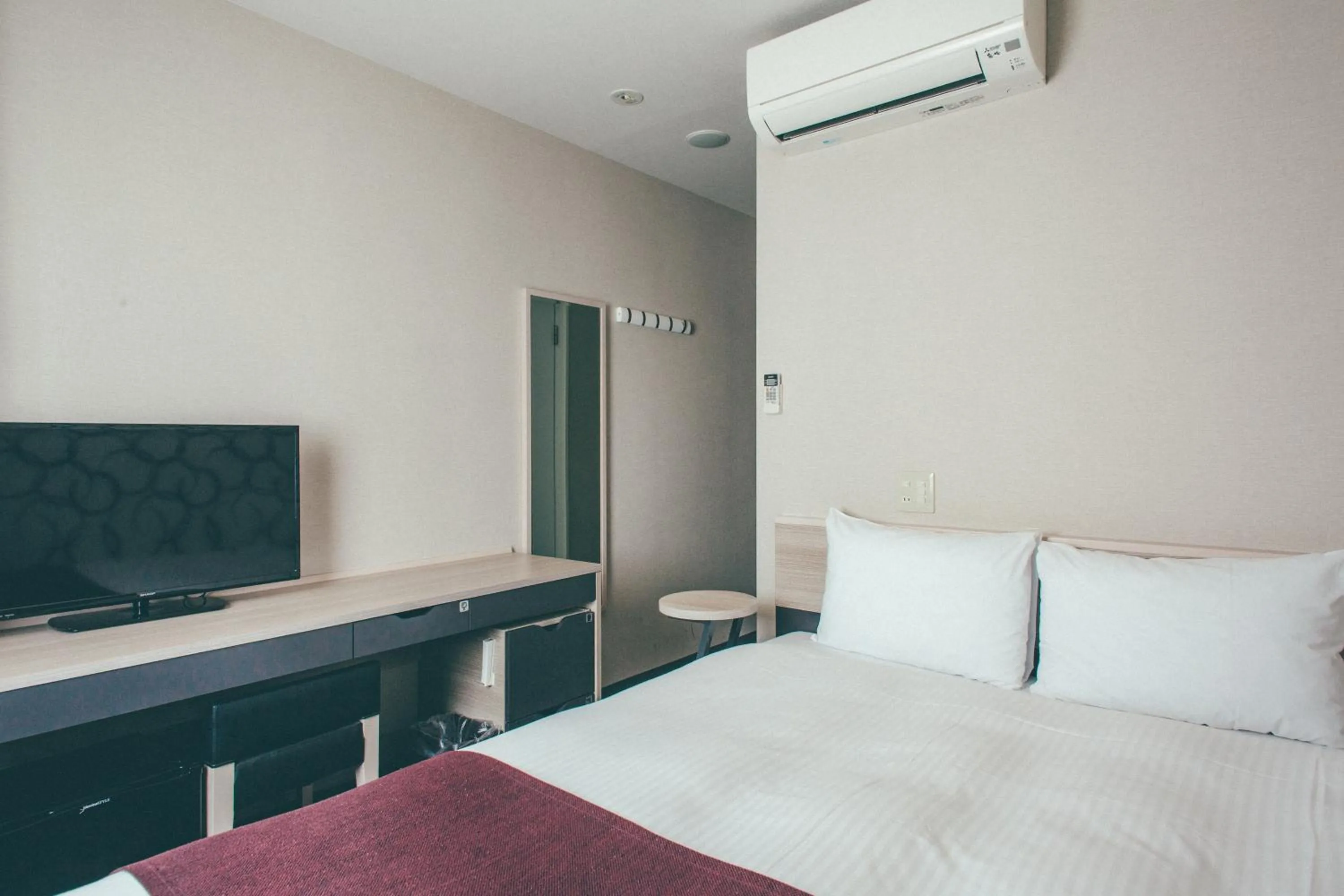 Bed in Kuretake Inn Nankai Sakai-Ekimae