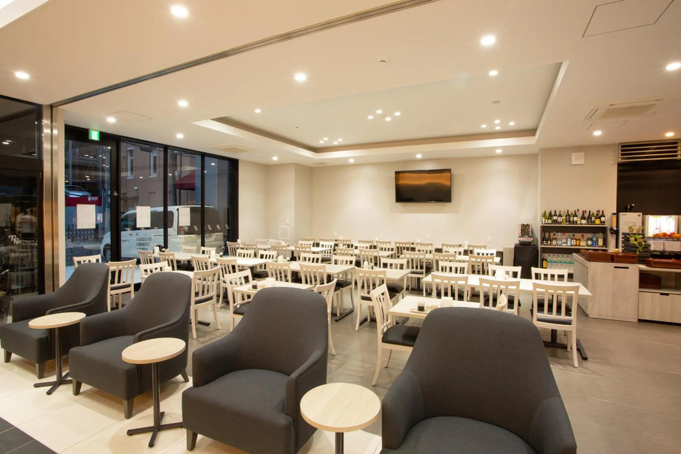 Restaurant/places to eat in Kuretake Inn Osaka Midousuji Hommachi