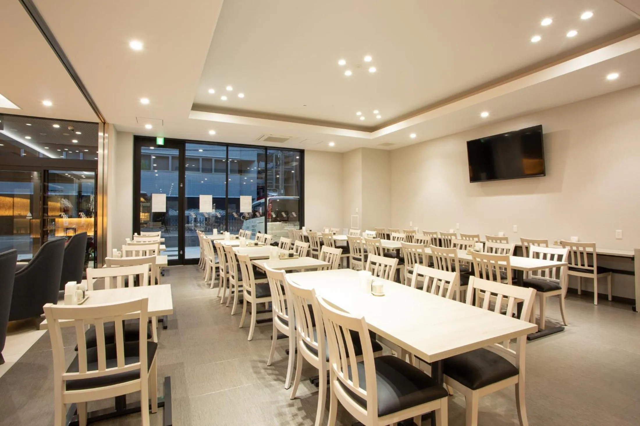 Restaurant/places to eat in Kuretake Inn Osaka Midousuji Hommachi