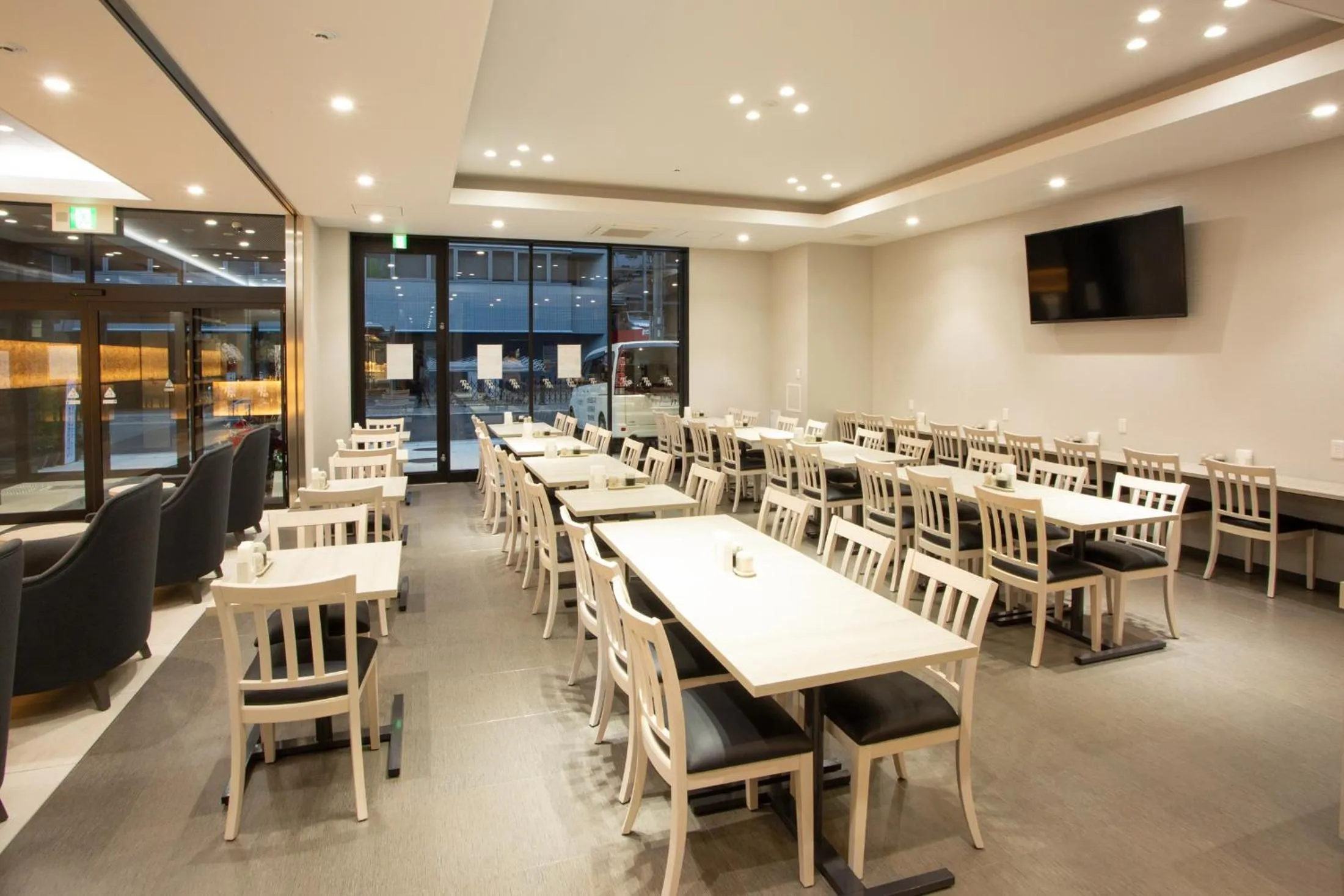 Restaurant/places to eat in Kuretake Inn Osaka Midousuji Hommachi