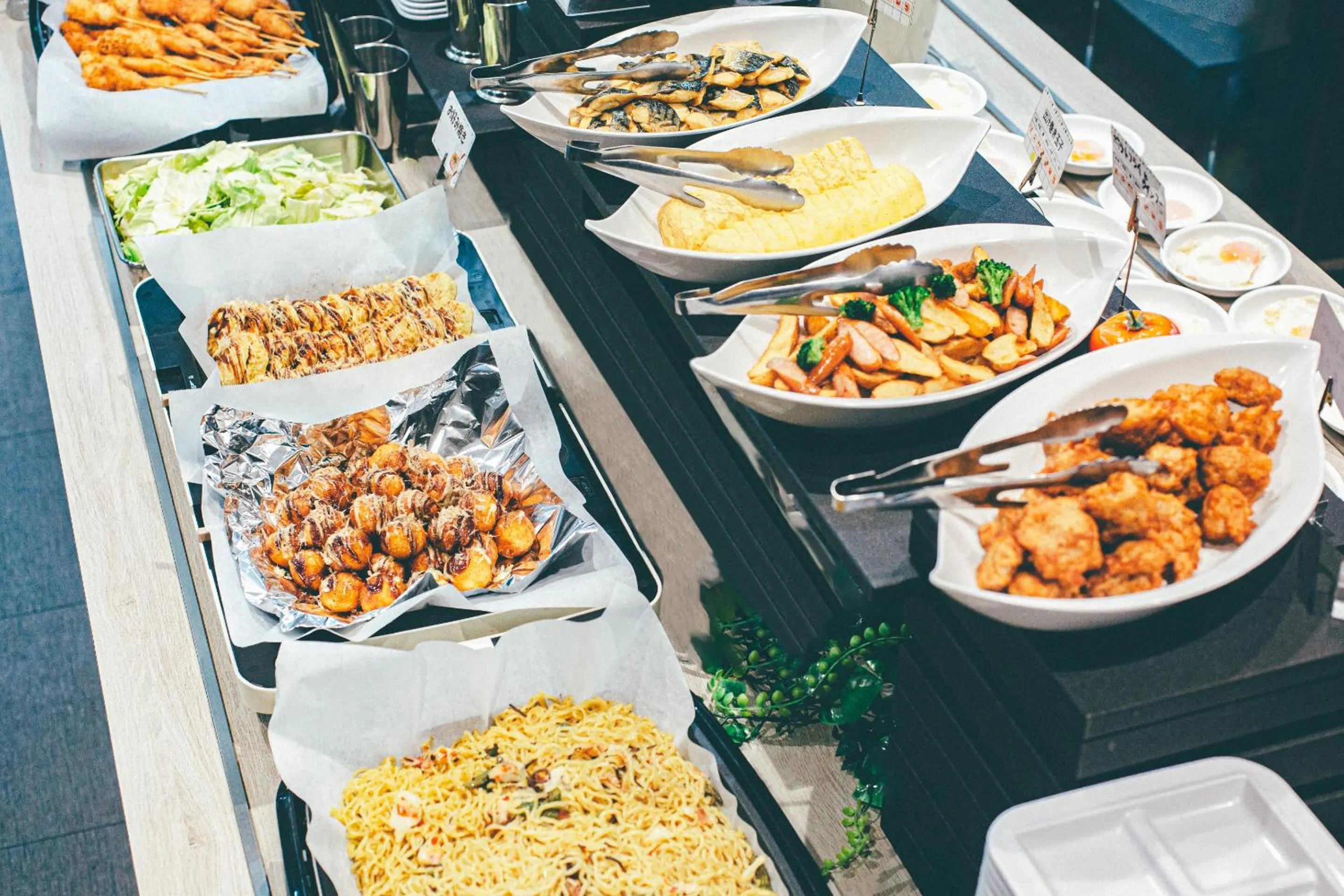 Restaurant/places to eat in Kuretake Inn Osaka Midousuji Hommachi