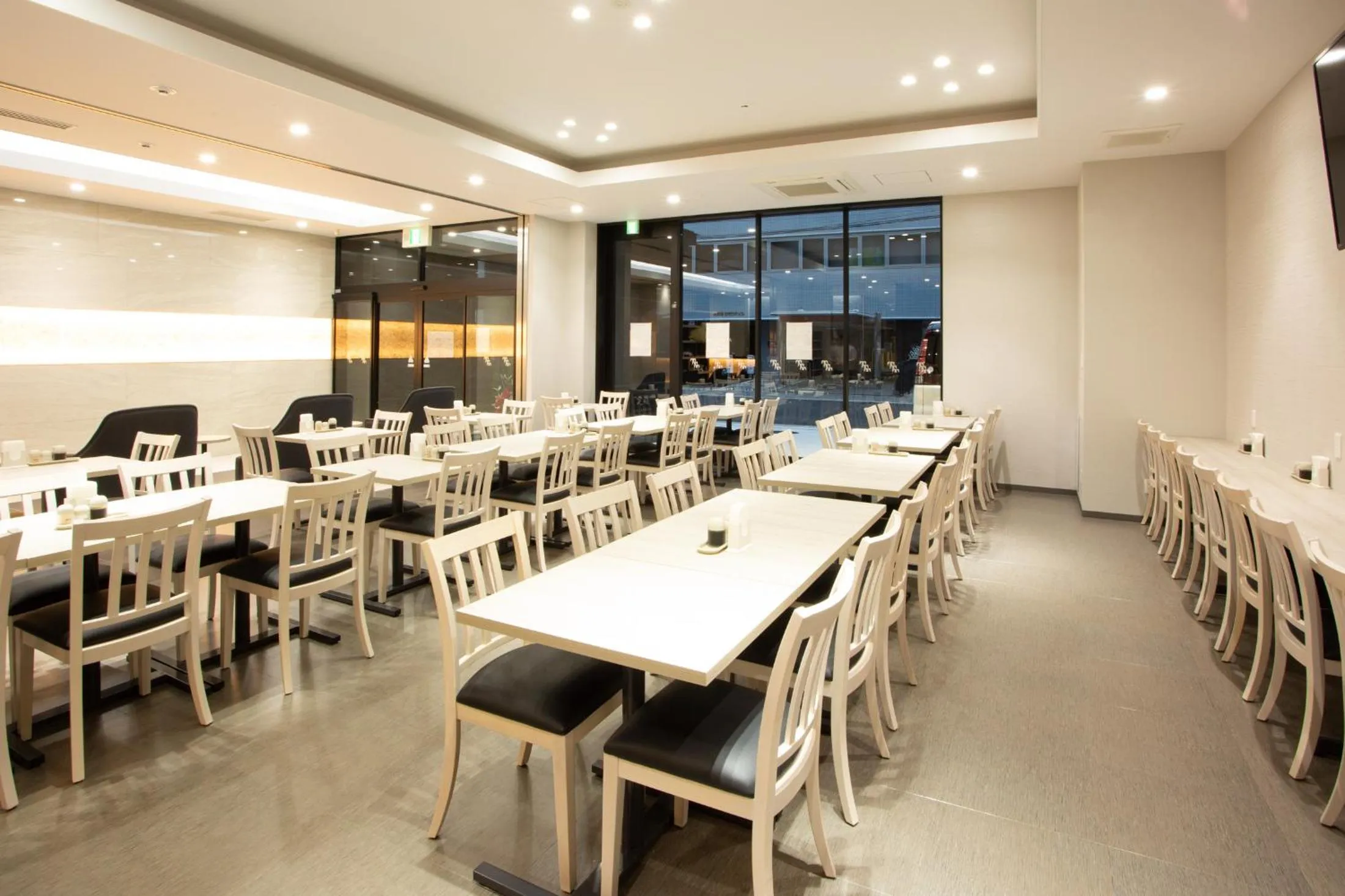 Restaurant/places to eat in Kuretake Inn Osaka Midousuji Hommachi