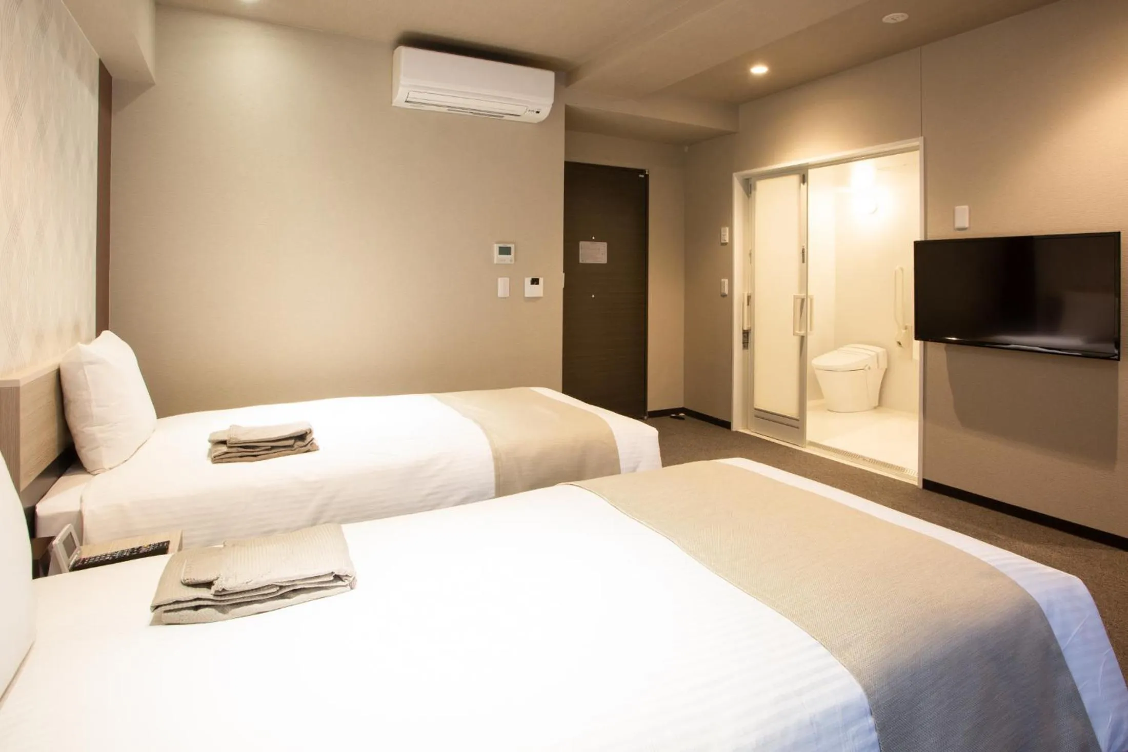 Bathroom, Bed in Kuretake Inn Osaka Midousuji Hommachi