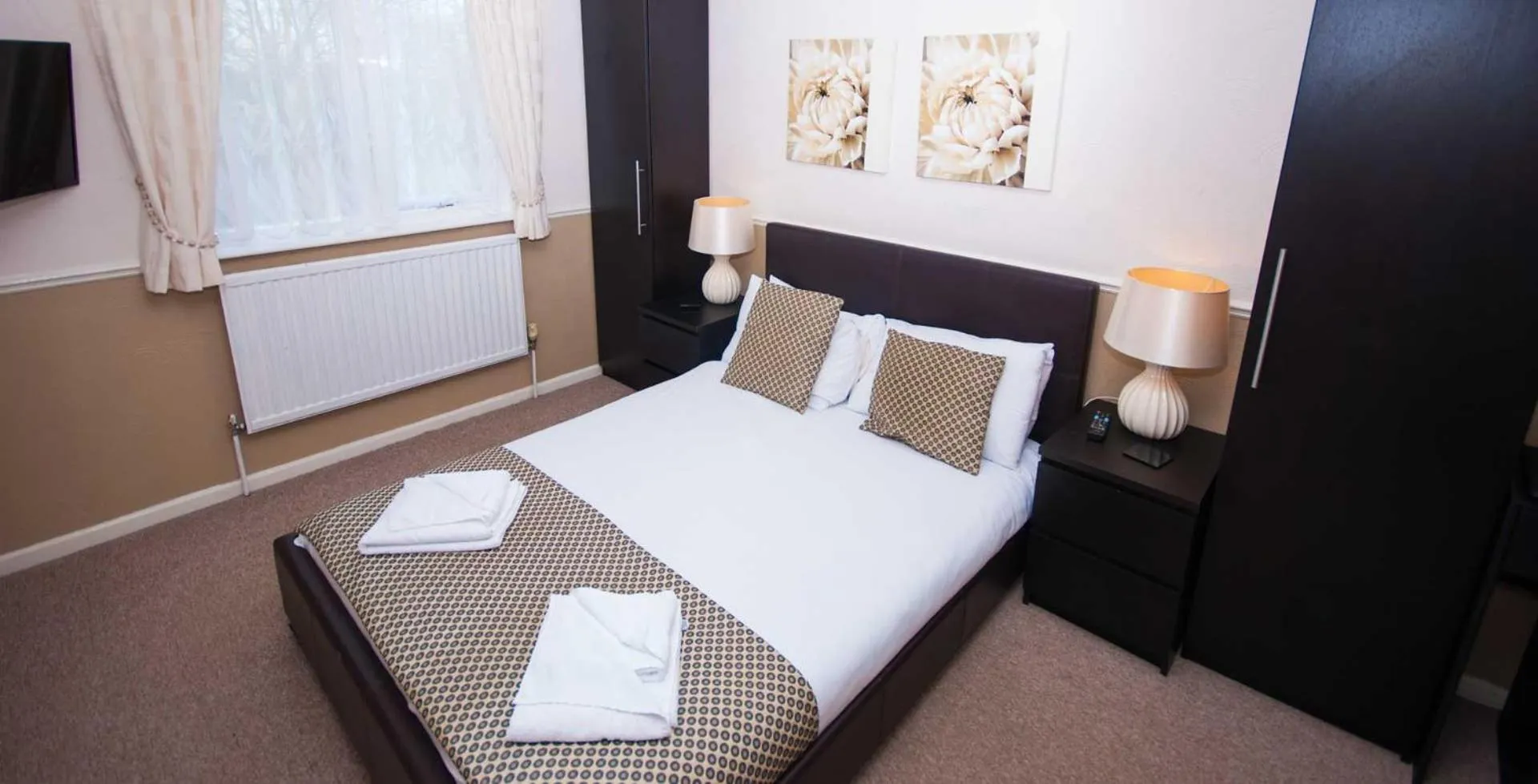 Communal lounge/ TV room, Bed in Somerton Lodge