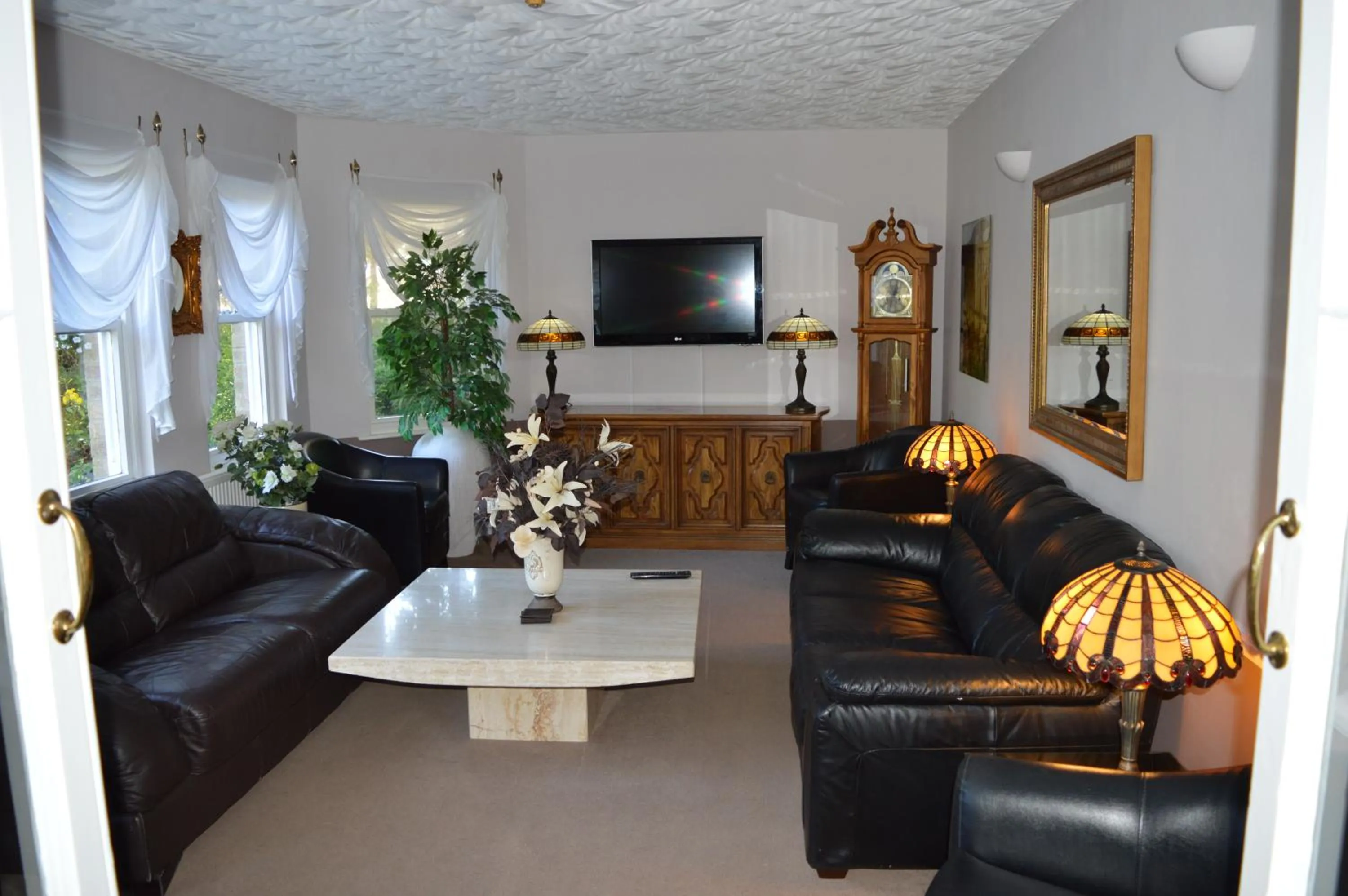 Lounge or bar in Somerton Lodge