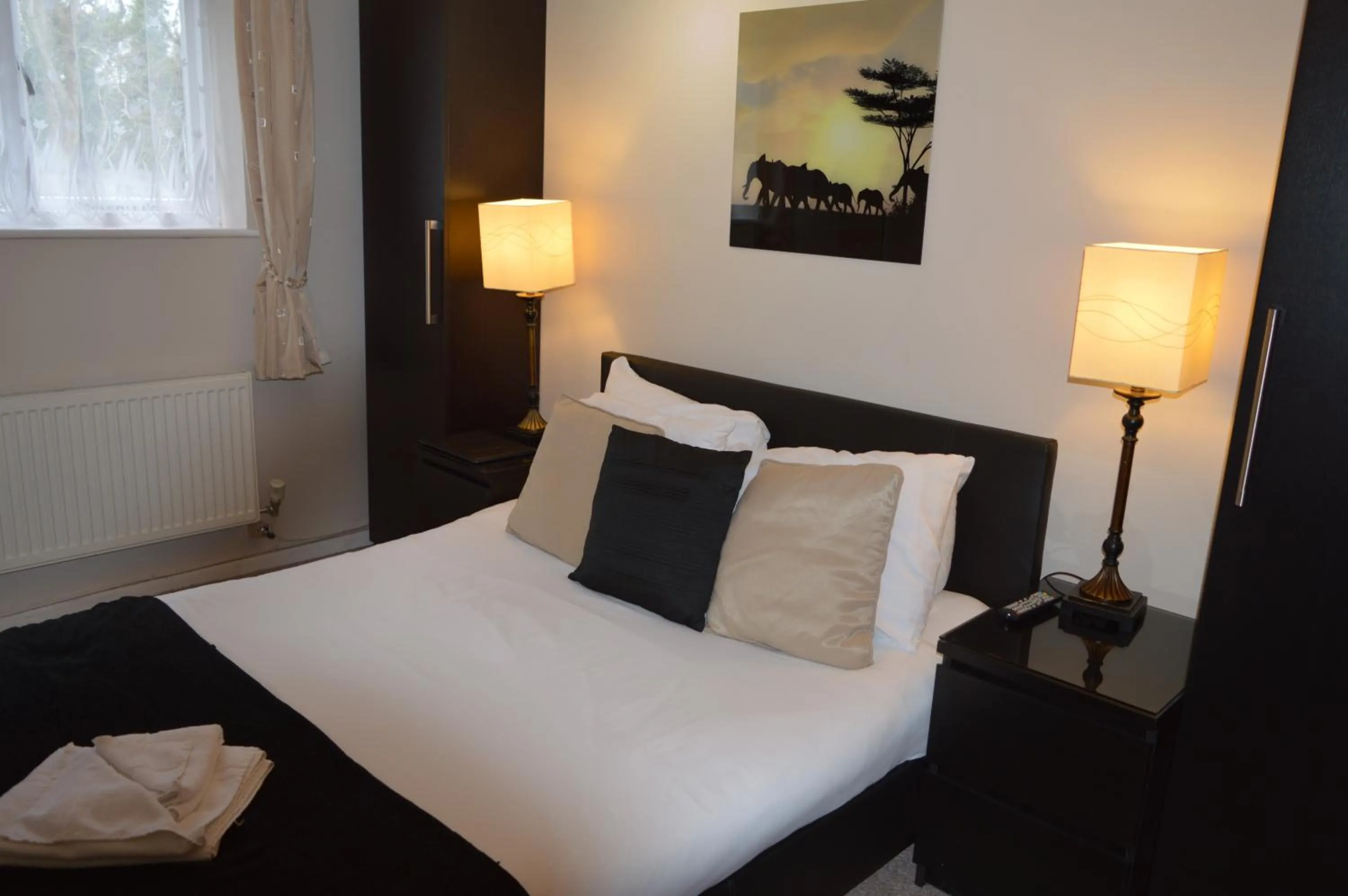 Communal lounge/ TV room, Bed in Somerton Lodge