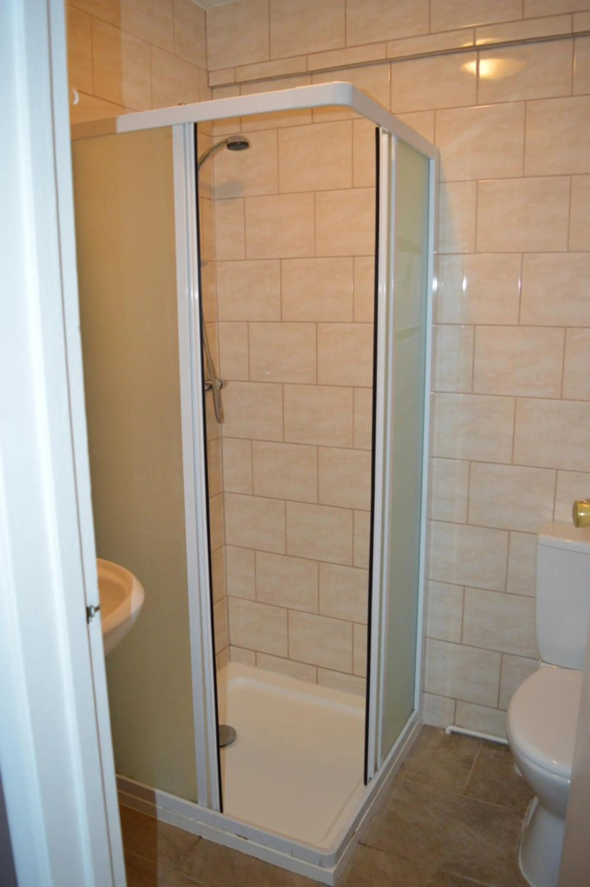 Shower in Somerton Lodge