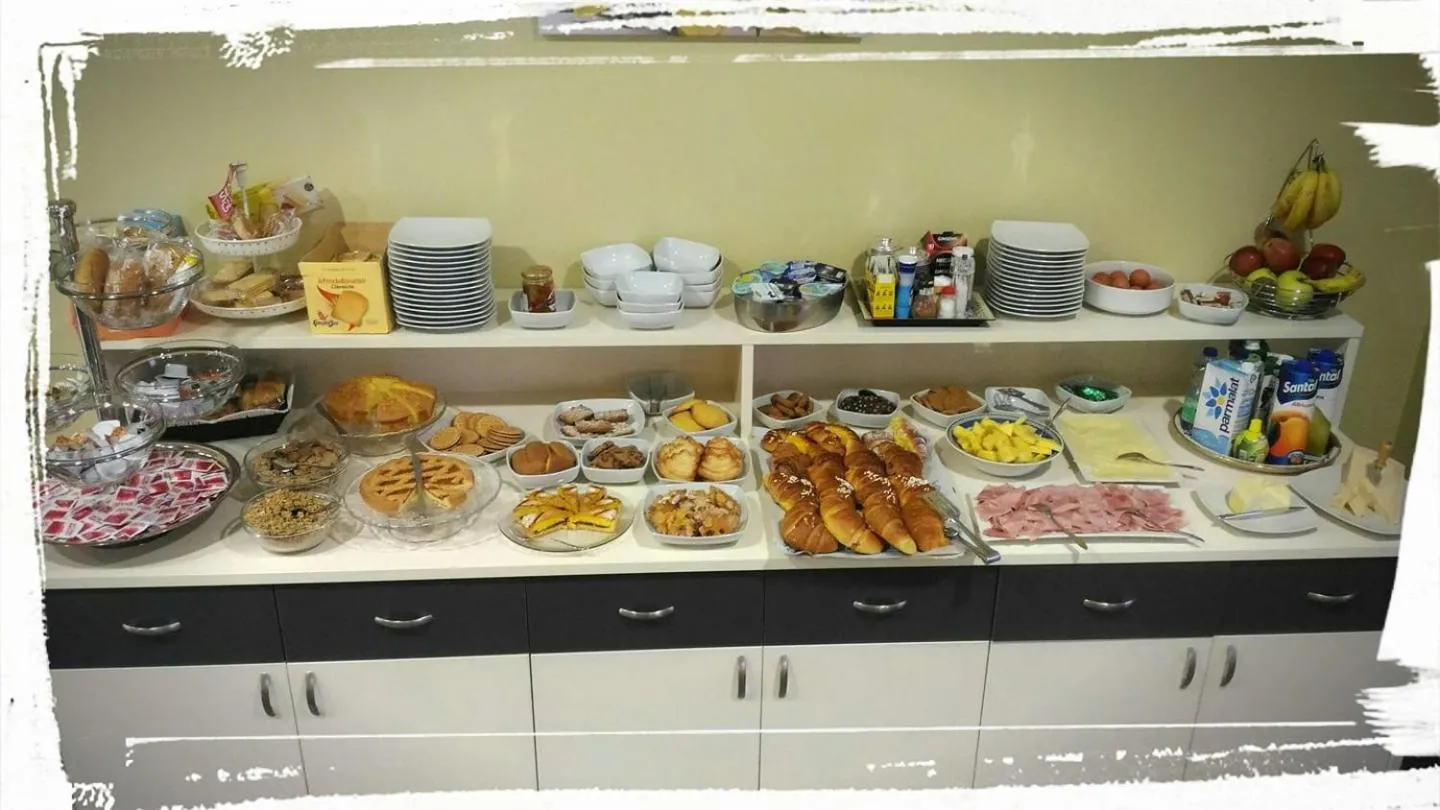 Continental breakfast in Confidence Hotel Viadana