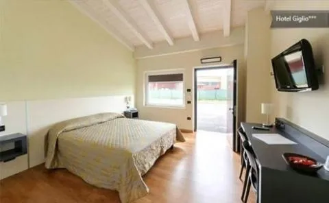 Bedroom, Bed in Confidence Hotel Viadana