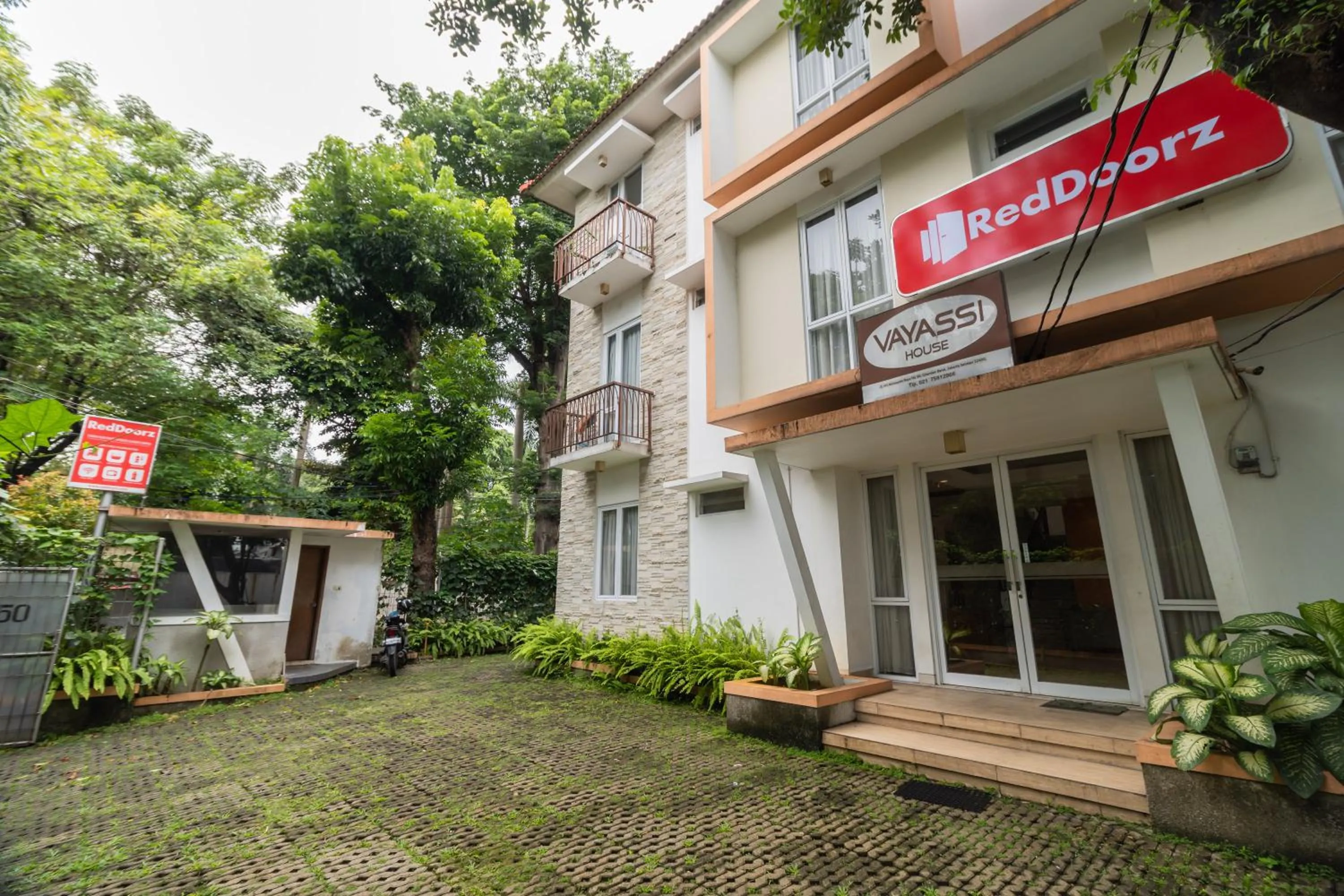 Property building in RedDoorz Syariah near Prasetya Mulya Cilandak campus