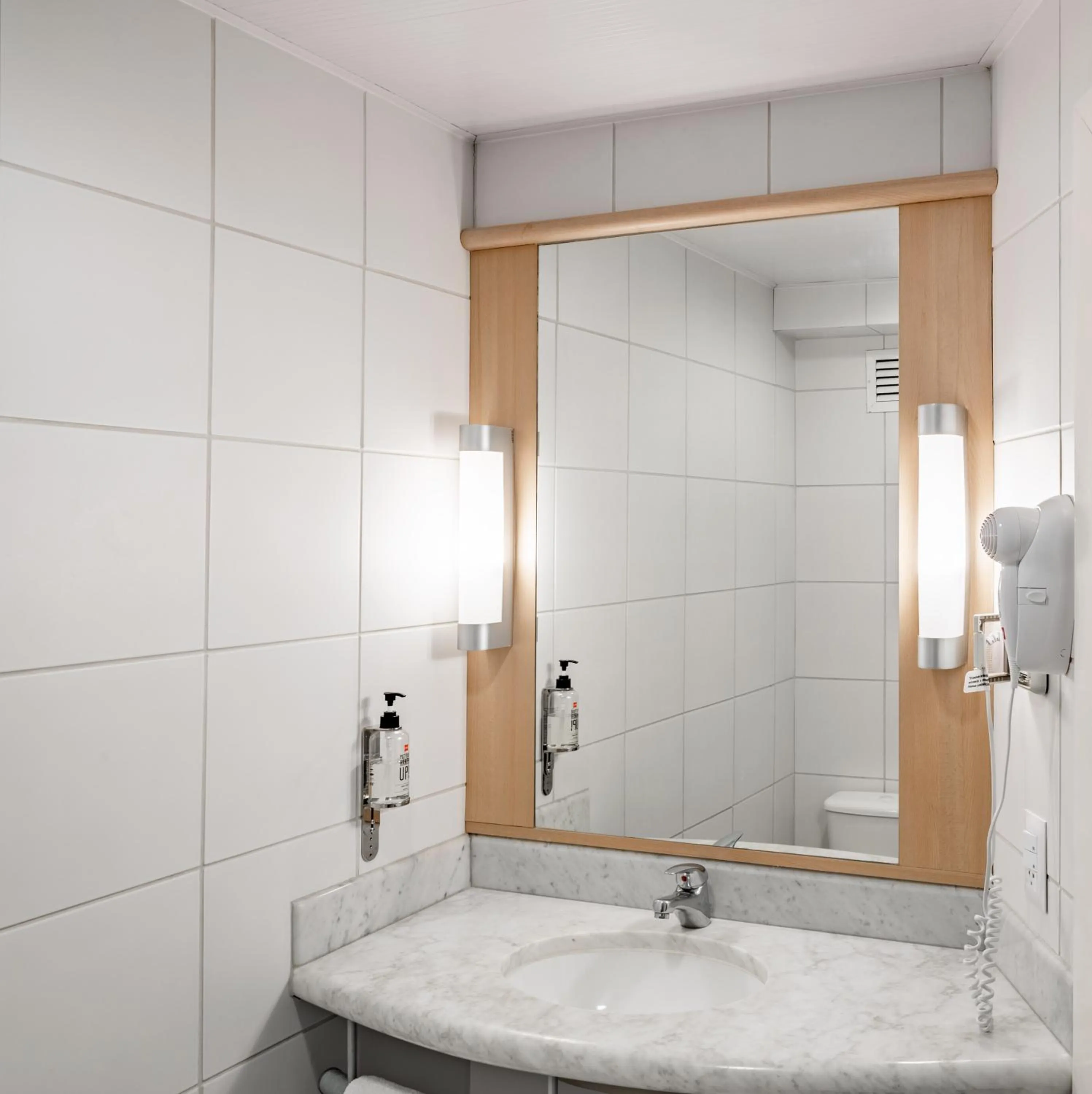 Toilet in ibis Lima Larco Miraflores