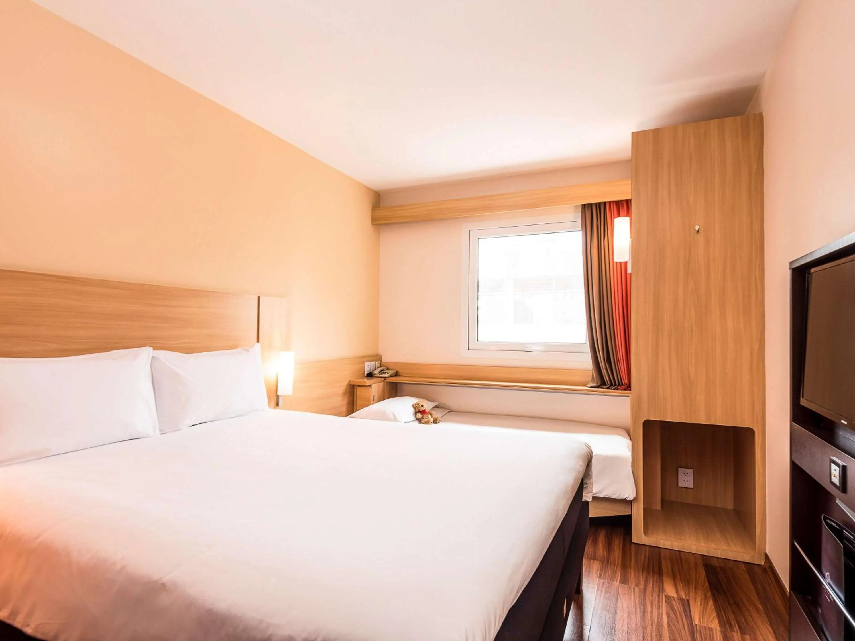 Photo of the whole room, Bed in ibis Lima Larco Miraflores