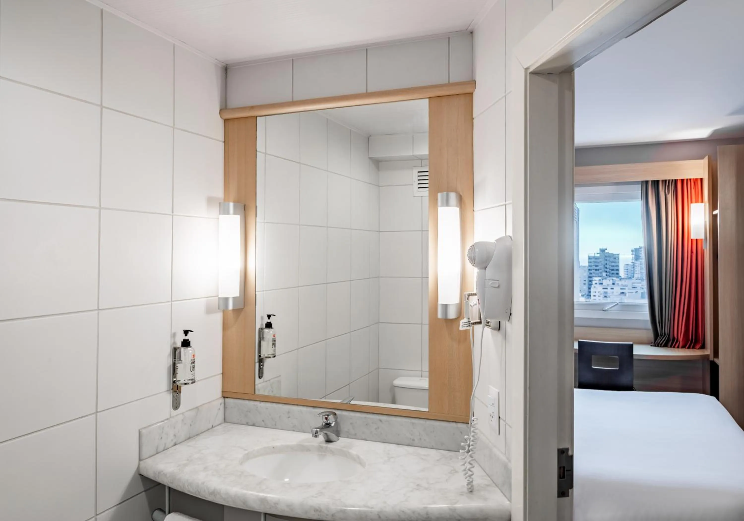 Toilet, Bed in ibis Lima Larco Miraflores