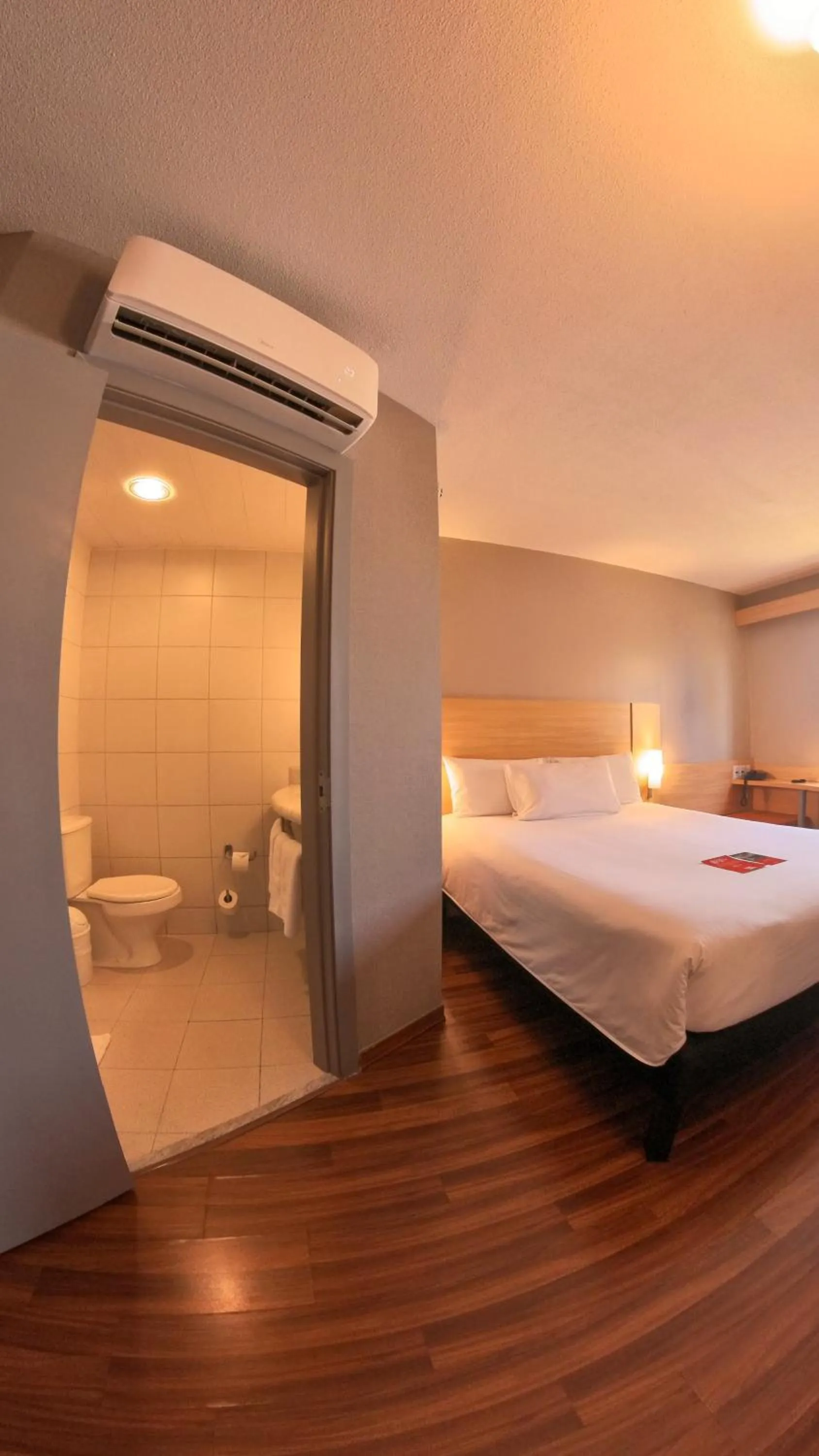 Shower, Bed in ibis Lima Larco Miraflores