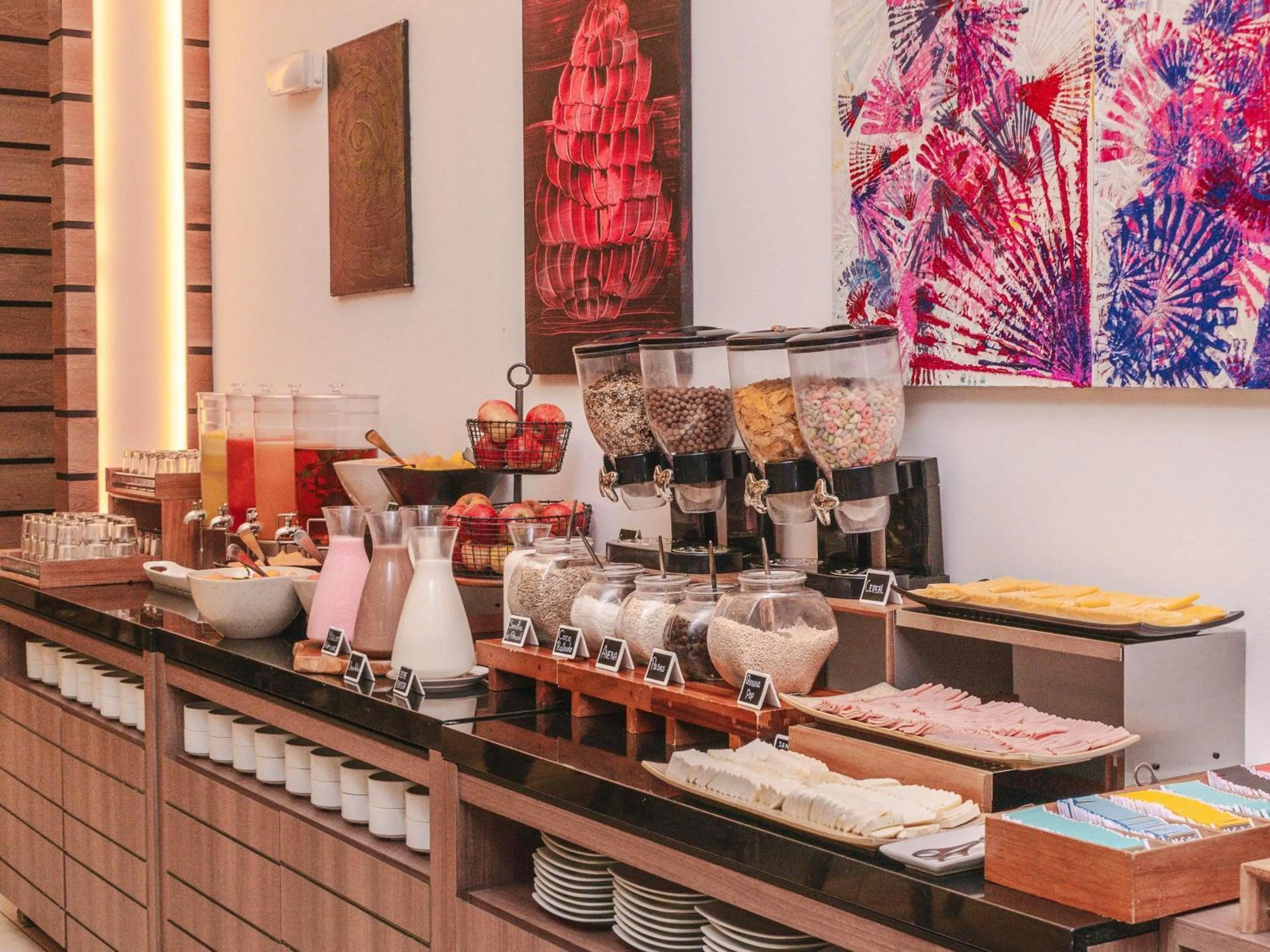 Restaurant/places to eat in ibis Lima Larco Miraflores