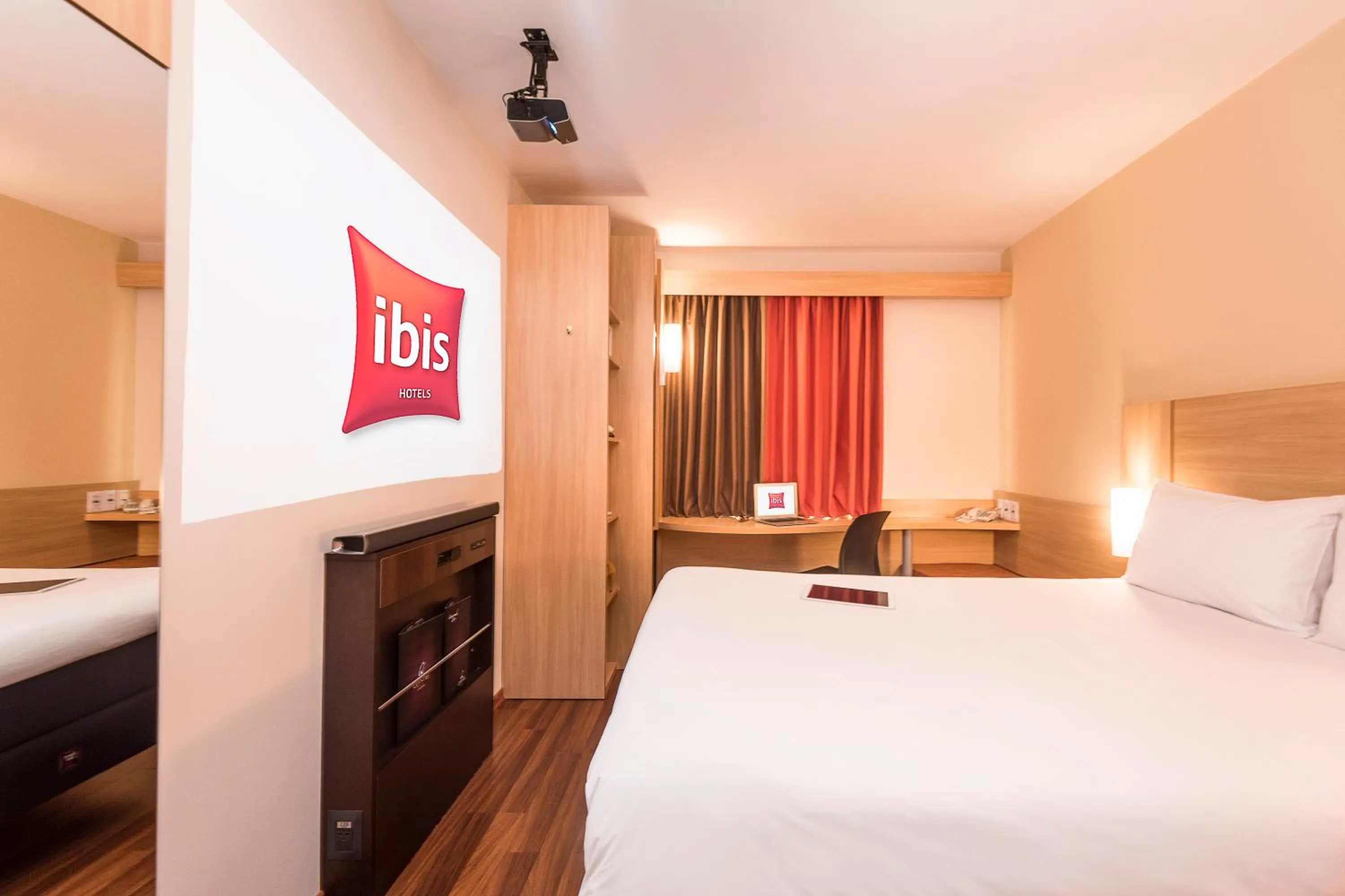 Photo of the whole room, Bed in ibis Lima Larco Miraflores