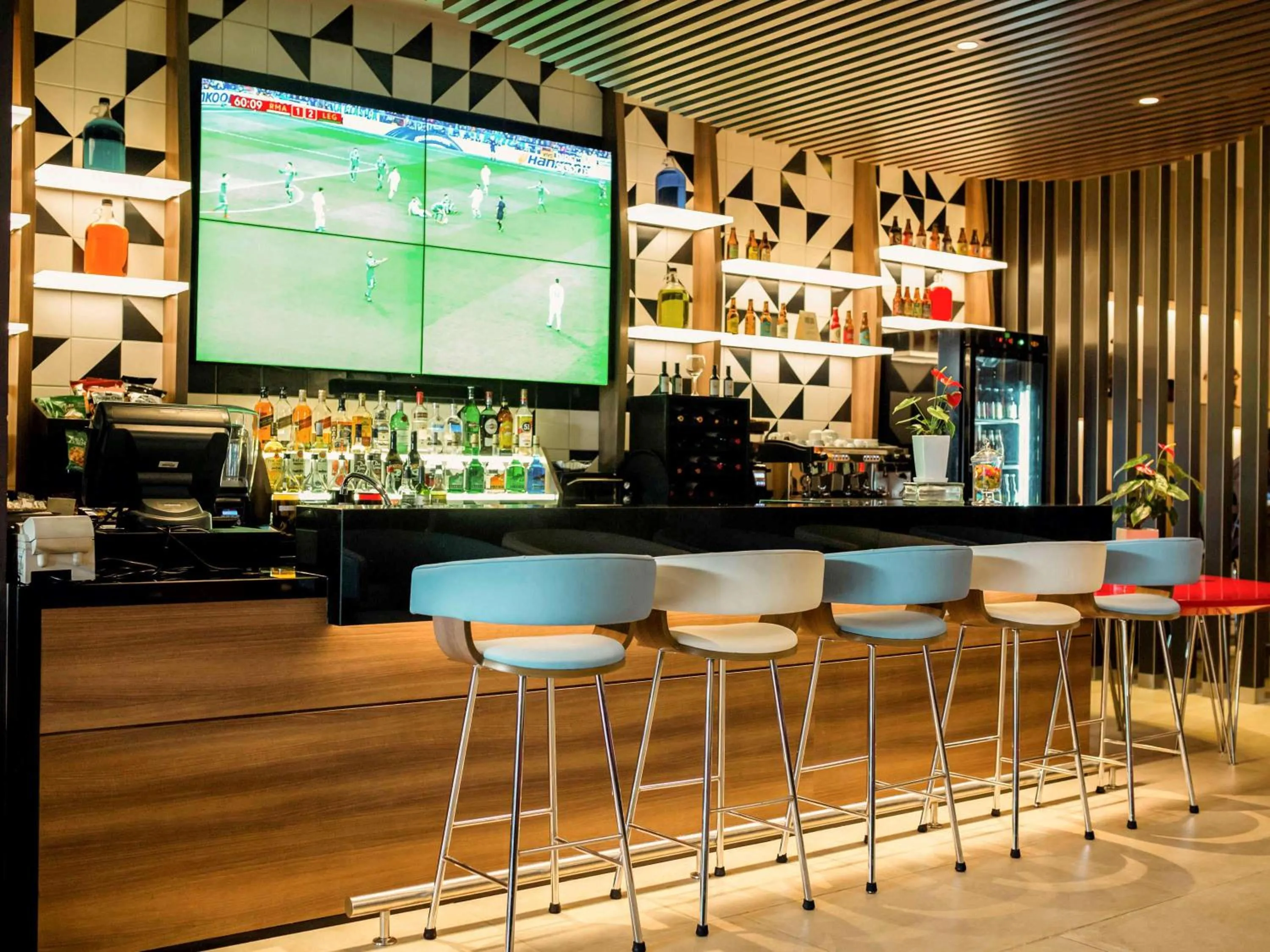 Lounge or bar in ibis Lima Larco Miraflores