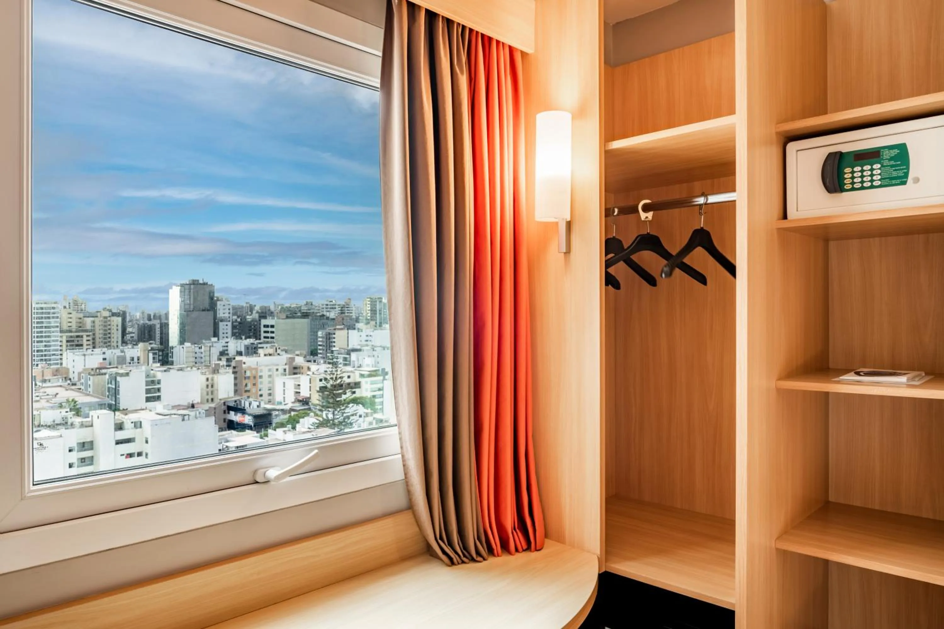 hair dresser in ibis Lima Larco Miraflores