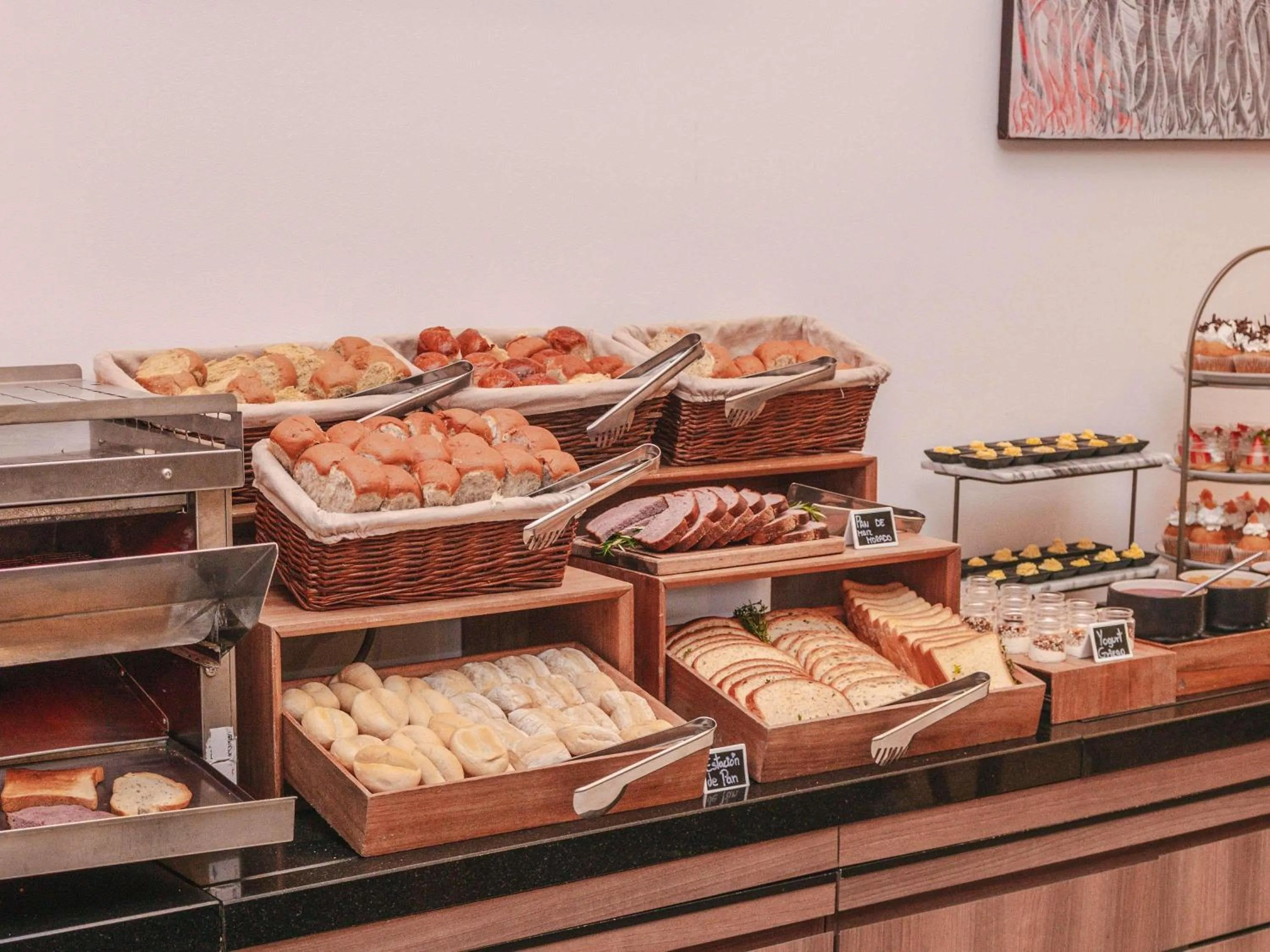 Restaurant/places to eat in ibis Lima Larco Miraflores