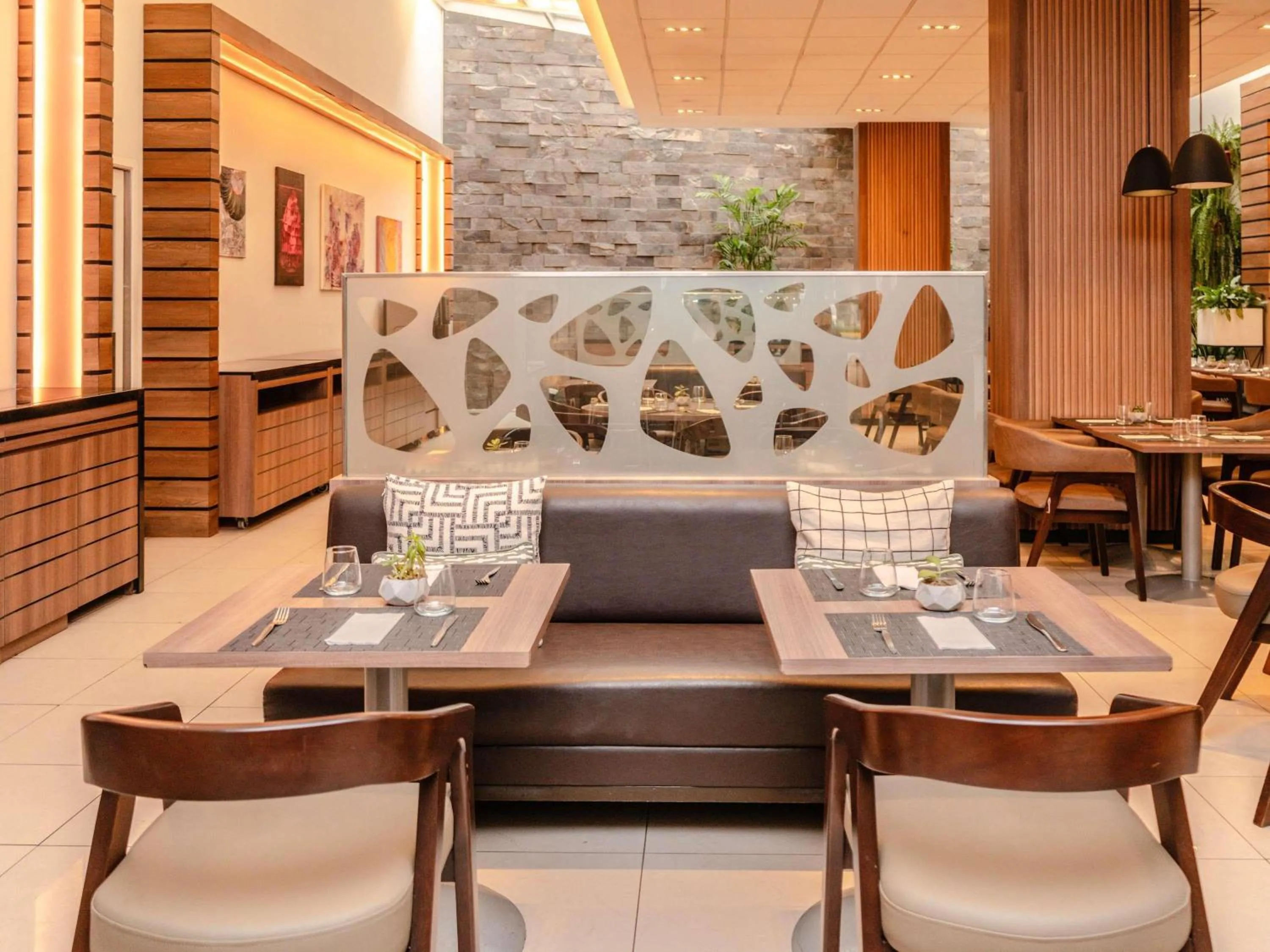 Restaurant/places to eat in ibis Lima Larco Miraflores