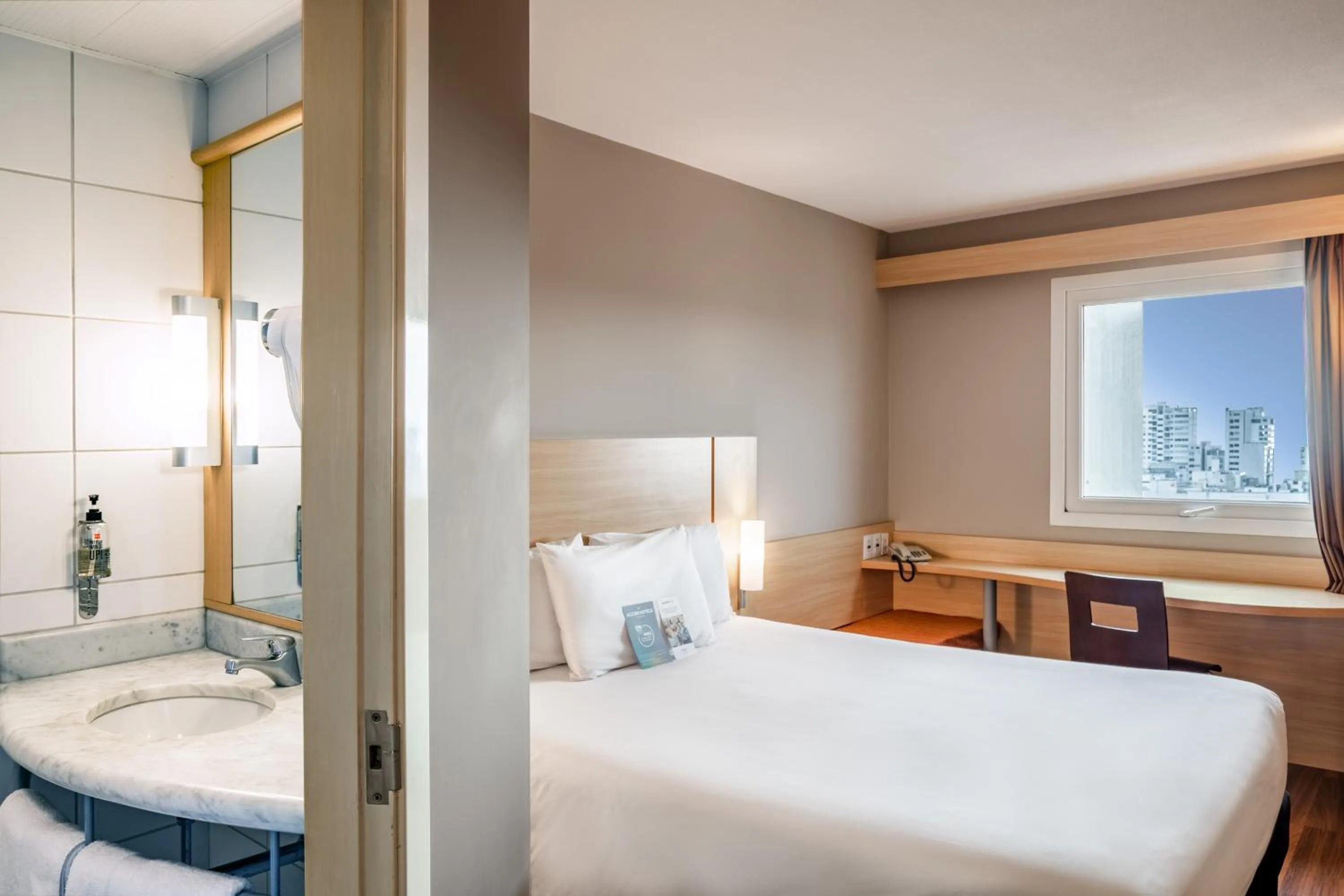 Bathroom, Bed in ibis Lima Larco Miraflores