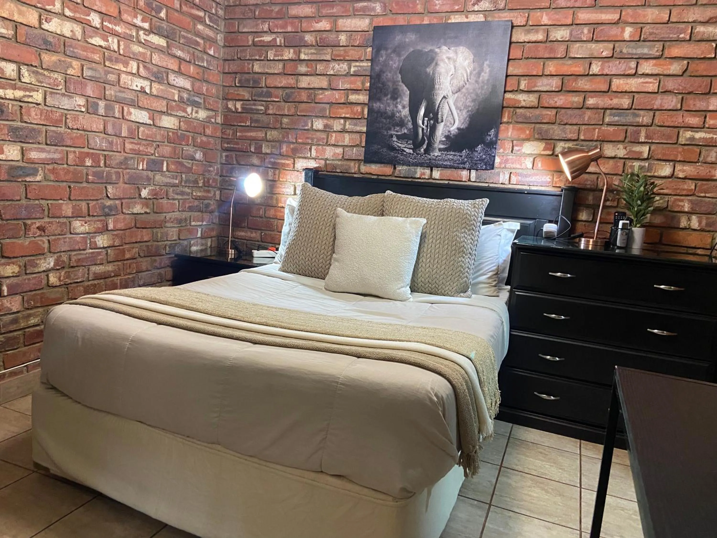 Bed in Aloe Guesthouse Klerksdorp