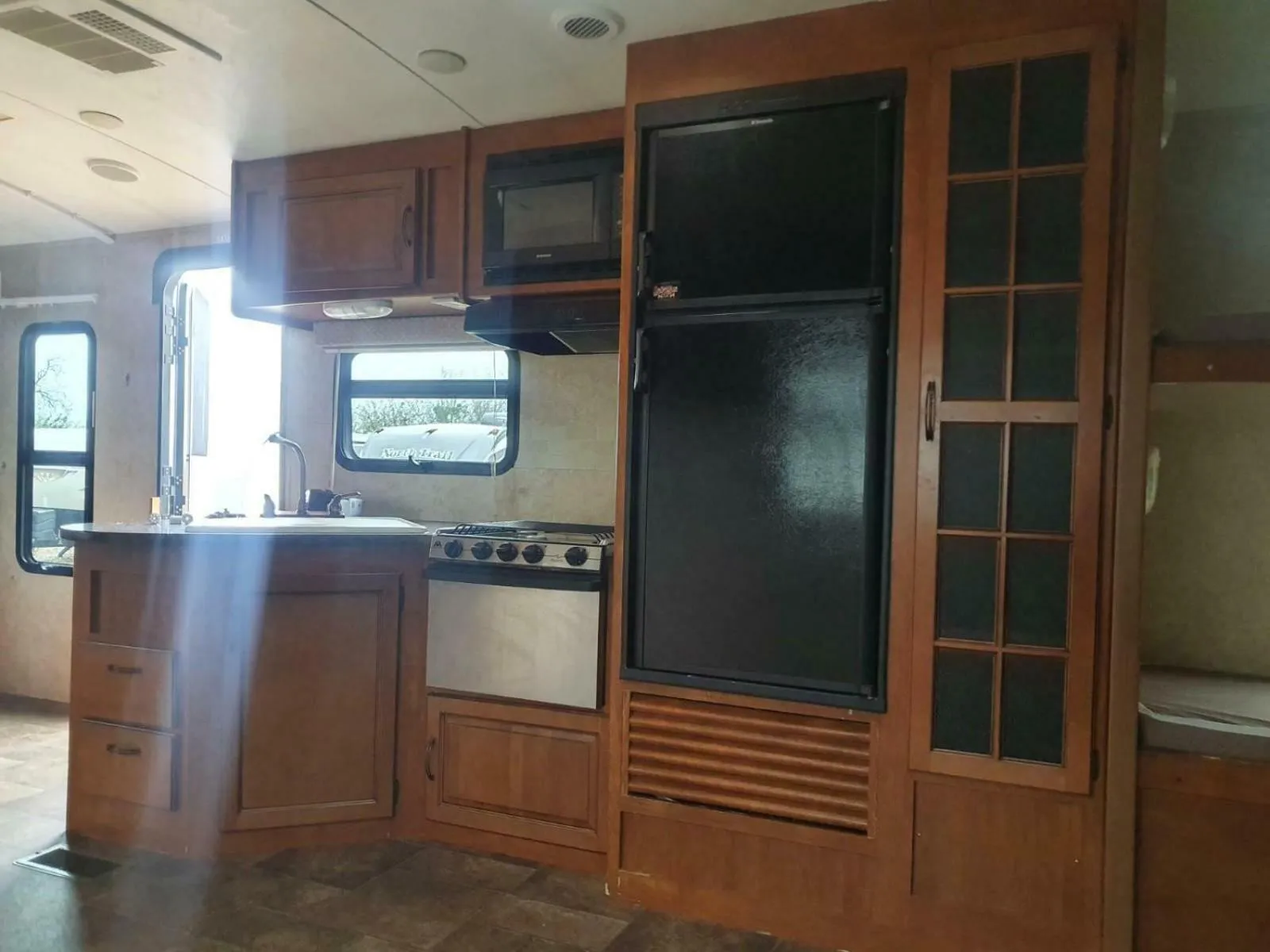 Kitchen or kitchenette in Glamping with Llamas