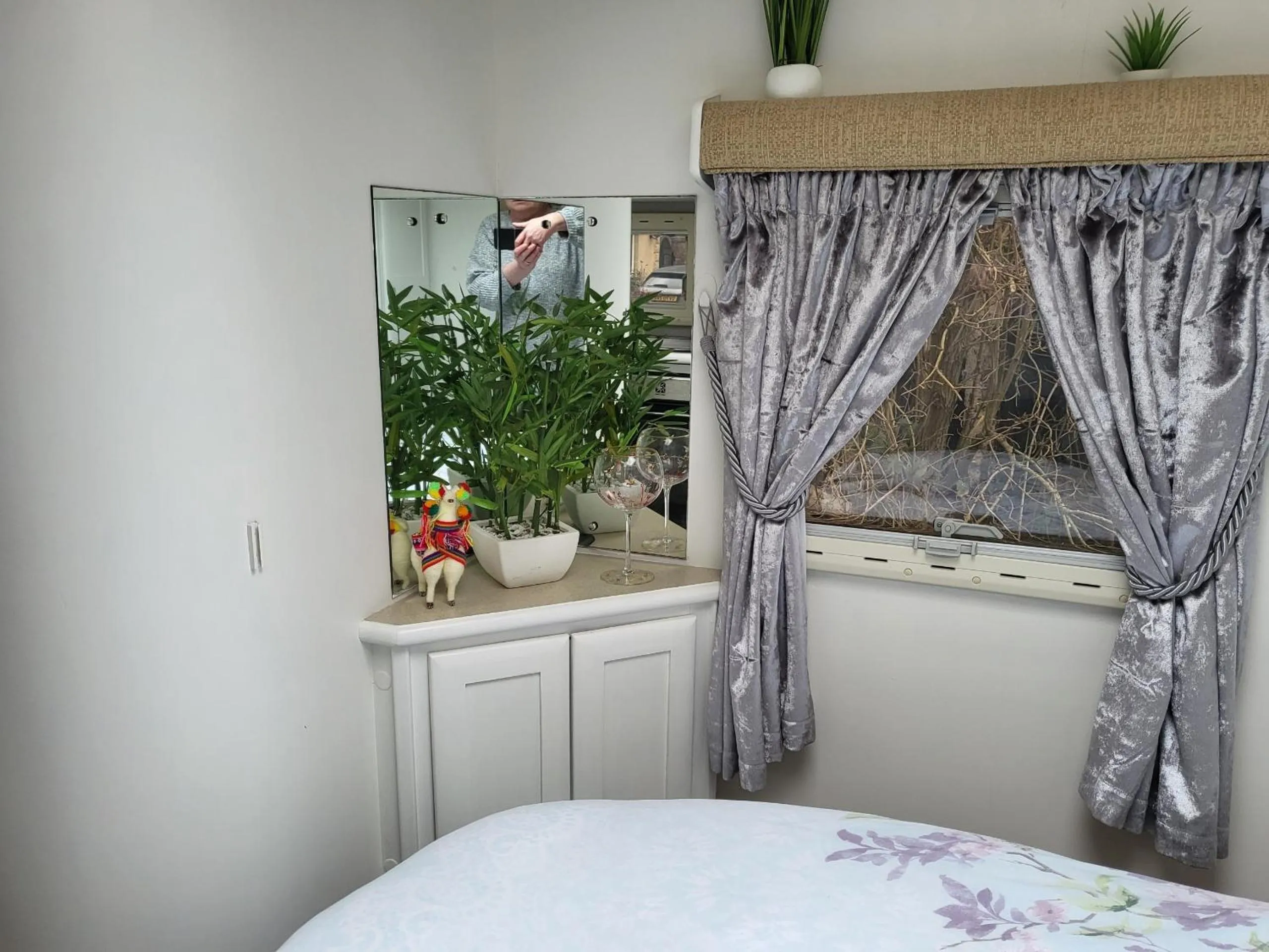 Bedroom, Bed in Glamping with Llamas