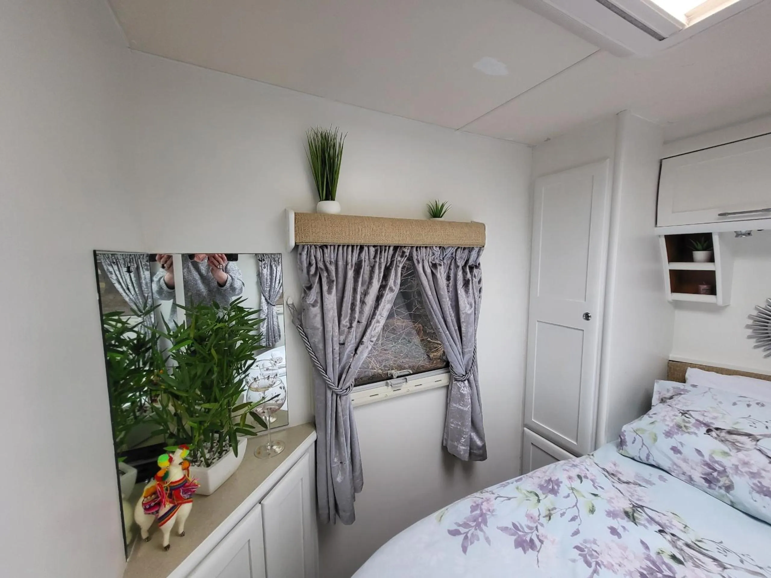 Bedroom, Bed in Glamping with Llamas