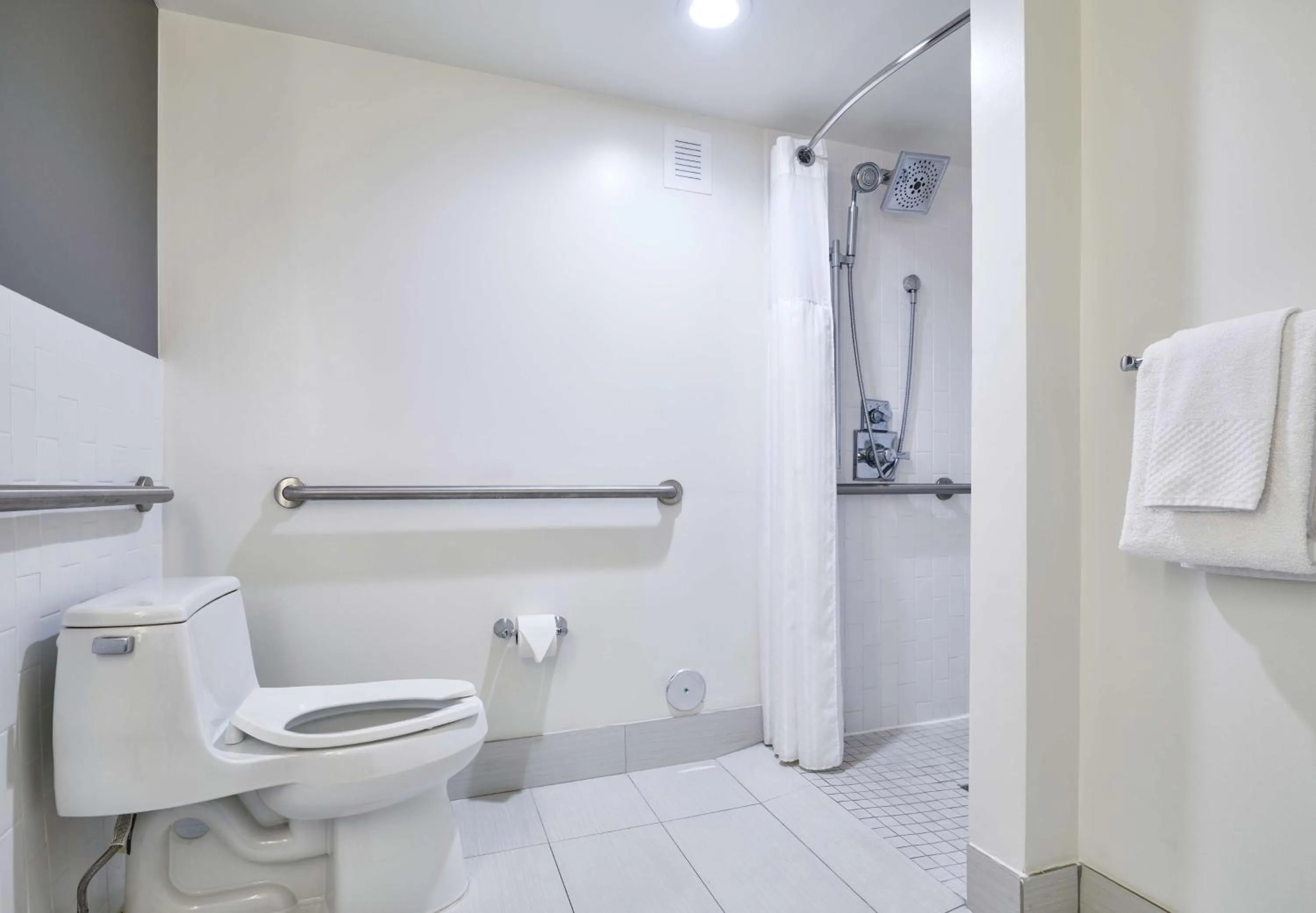 Bathroom in Bahia Mar Fort Lauderdale Beach - DoubleTree by Hilton