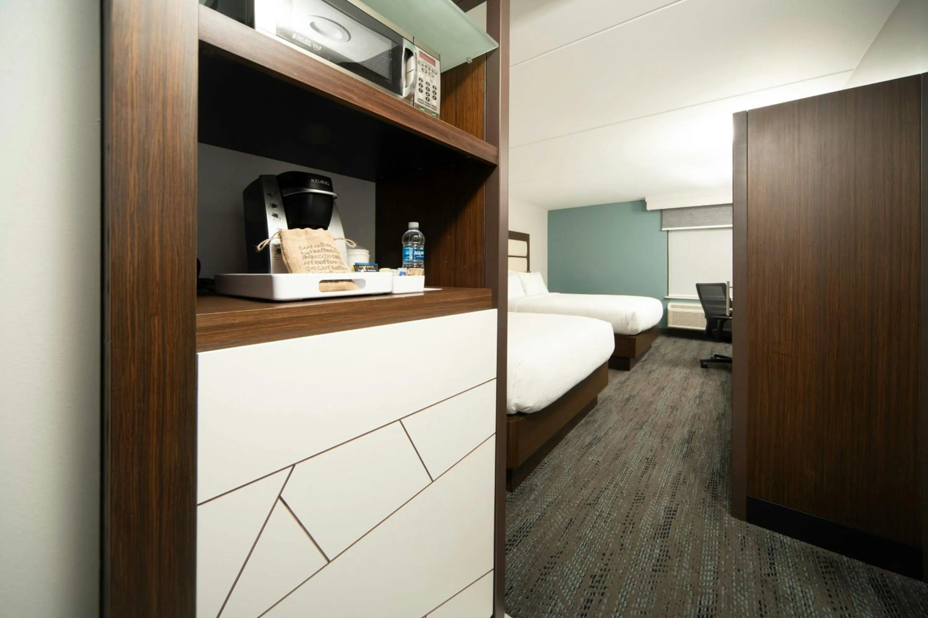 Photo of the whole room, Bed in Four Points by Sheraton Fayetteville Fort Bragg