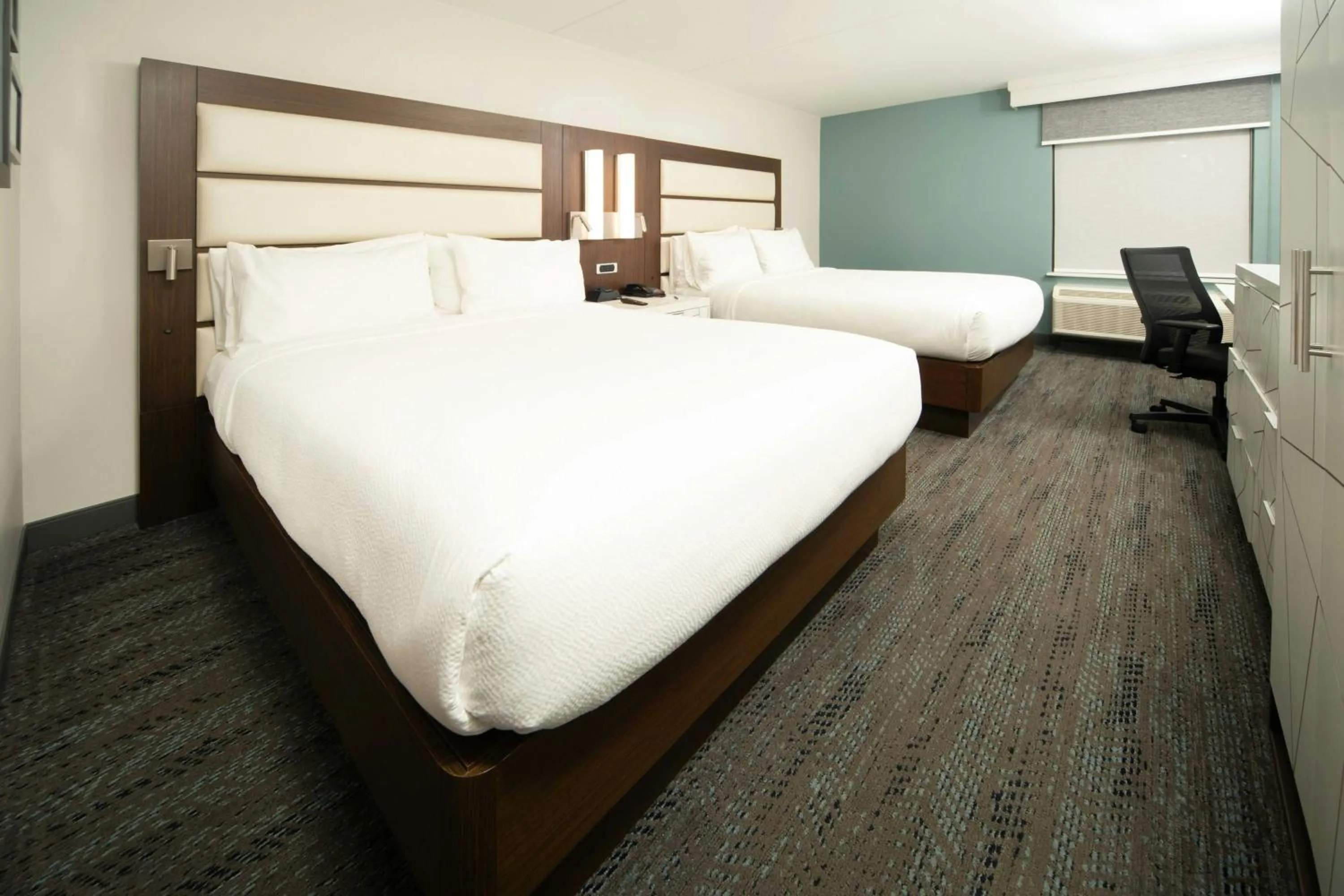 Photo of the whole room, Bed in Four Points by Sheraton Fayetteville Fort Bragg