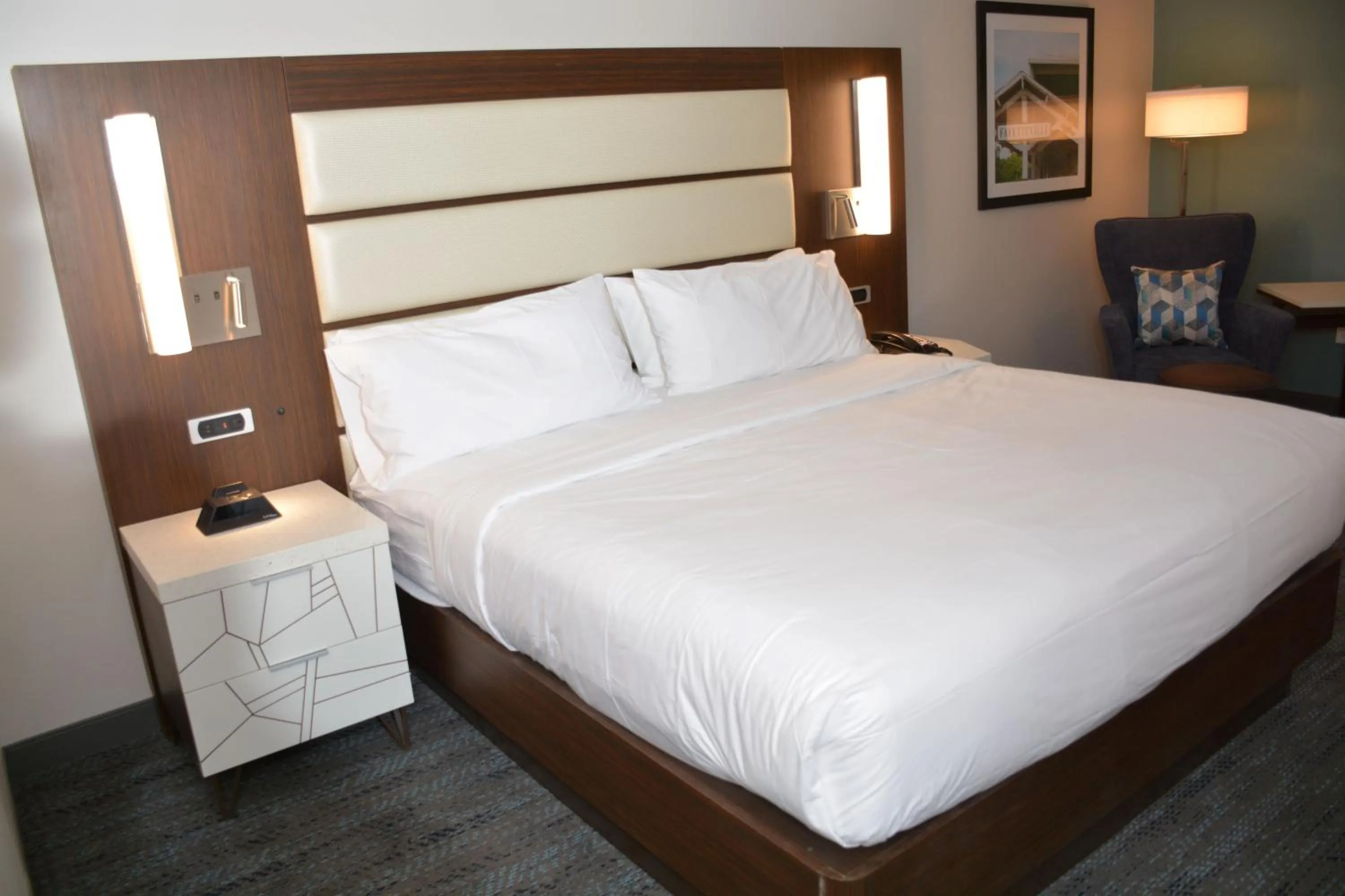 Bedroom, Bed in Four Points by Sheraton Fayetteville Fort Bragg