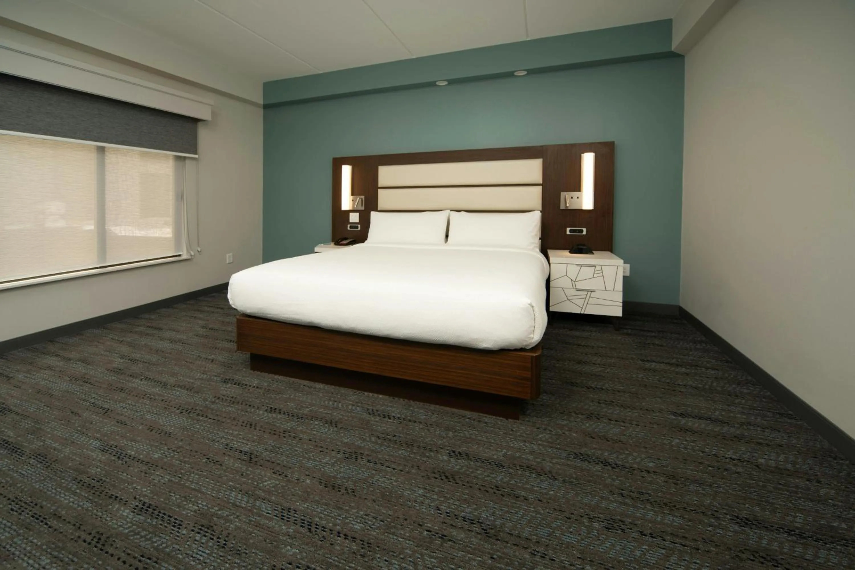 Swimming pool, Bed in Four Points by Sheraton Fayetteville Fort Bragg