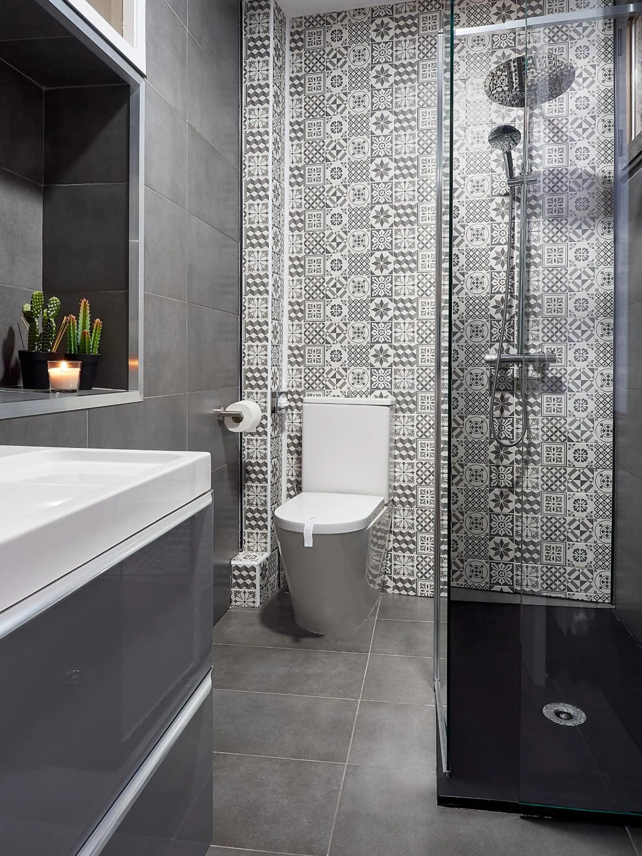 Shower in Entrevias Lodging - con Garaje y WIFI