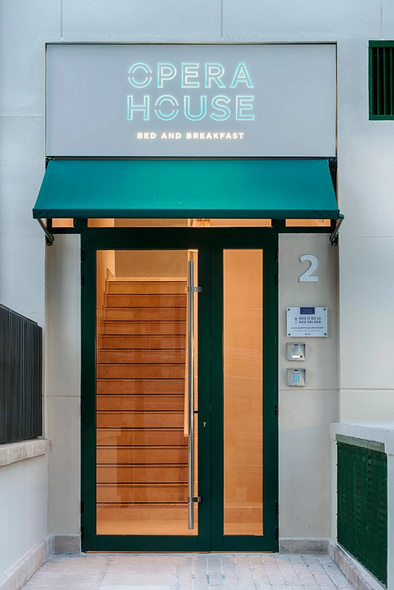 Facade/entrance in Opera House Valencia B&B