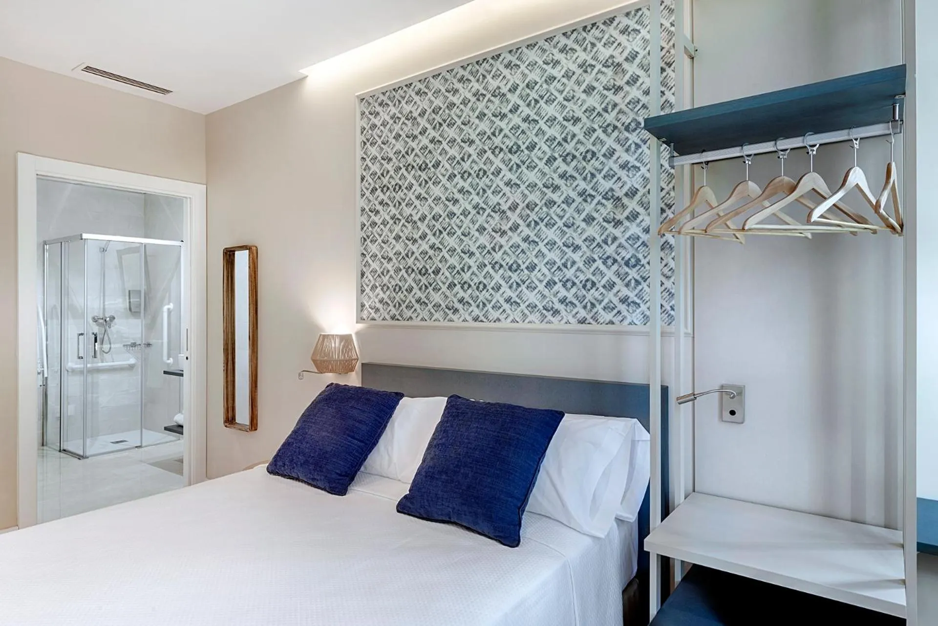 Bed in Opera House Valencia B&B