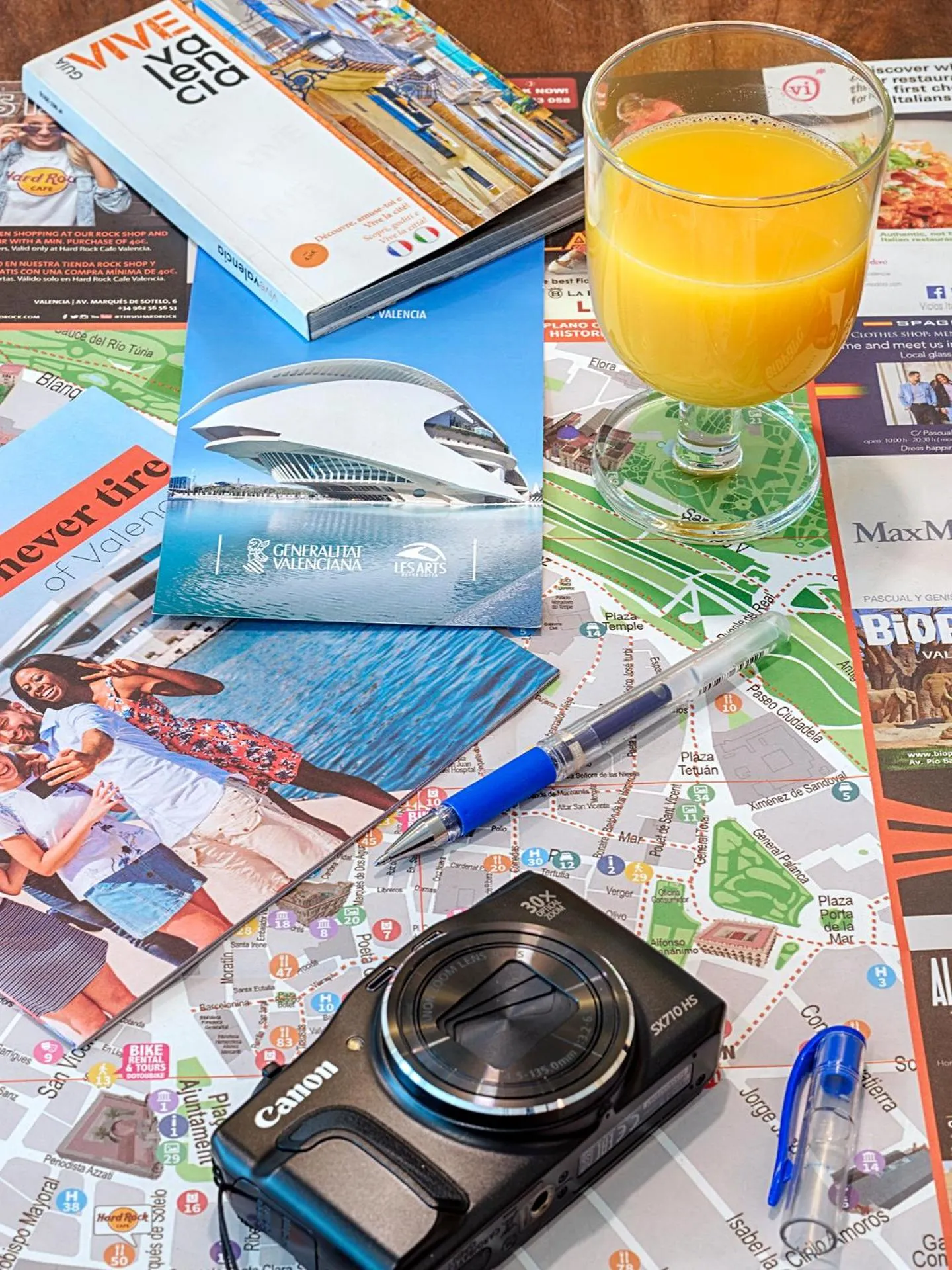 Neighbourhood in Opera House Valencia B&B