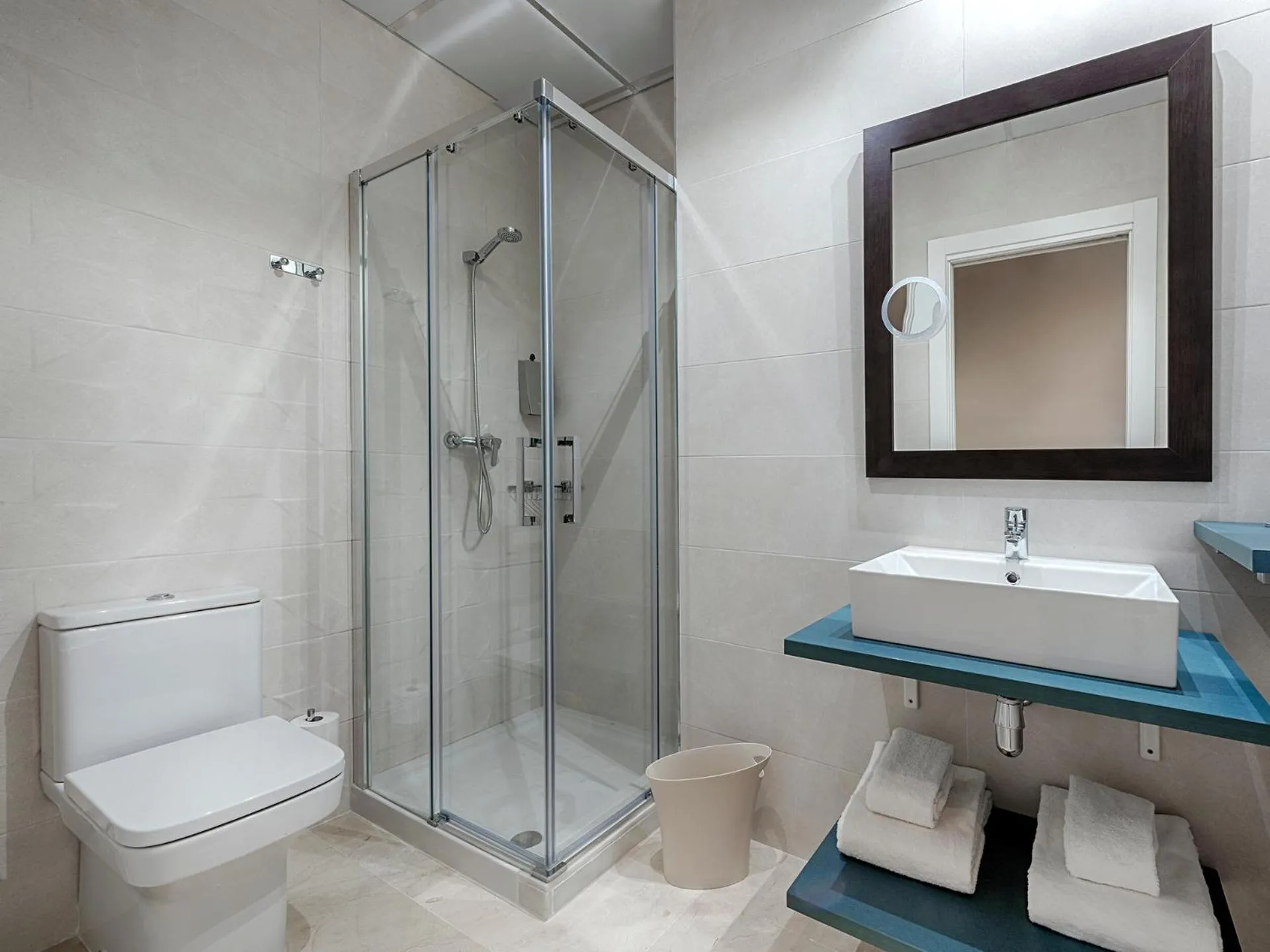 Shower in Opera House Valencia B&B