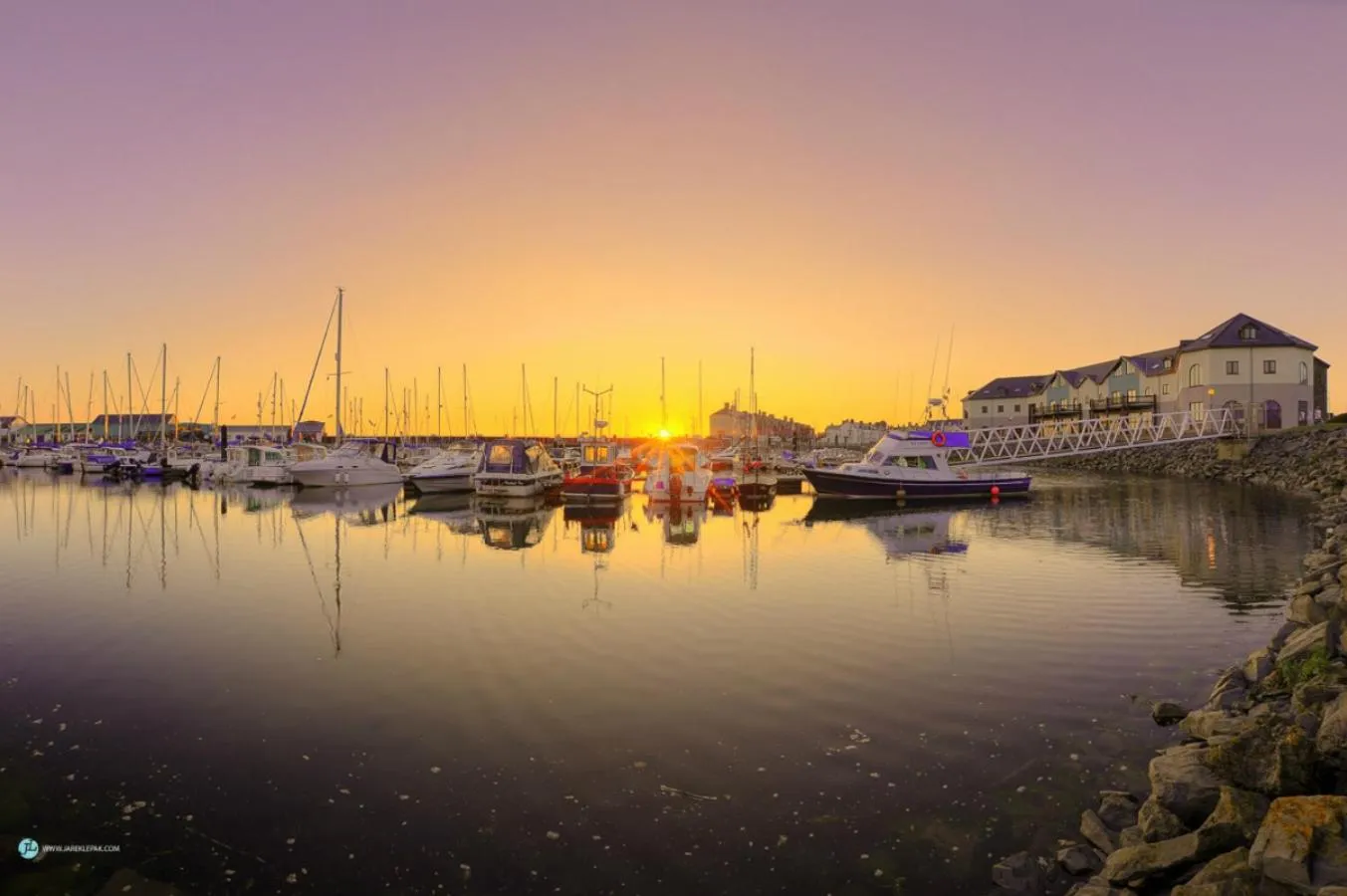 Area and facilities in Queensbridge Hotel