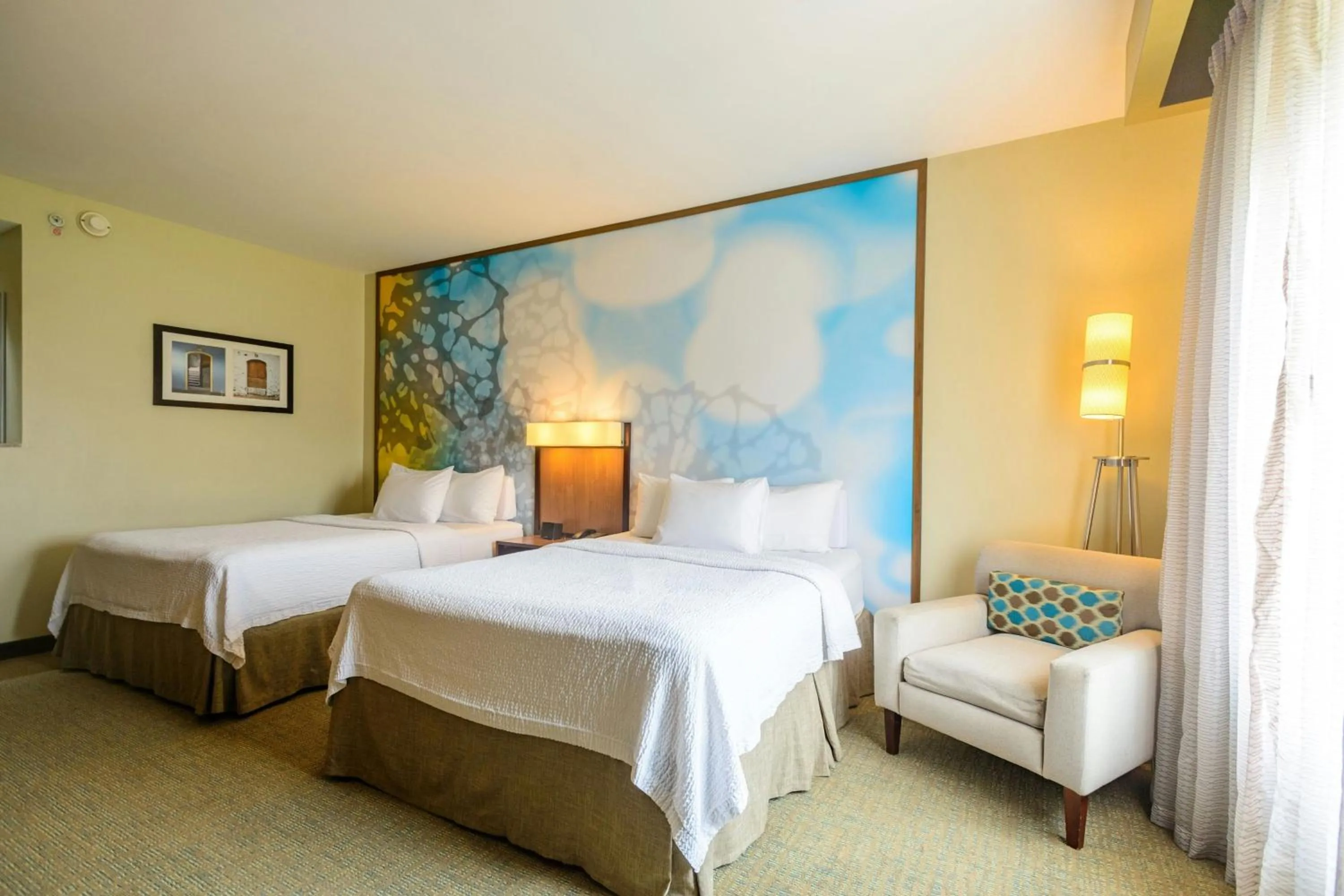 Photo of the whole room, Bed in Courtyard by Marriott San Salvador