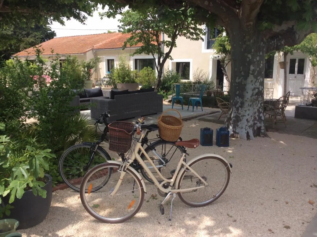 Cycling in Les intérieurs d'Angèle