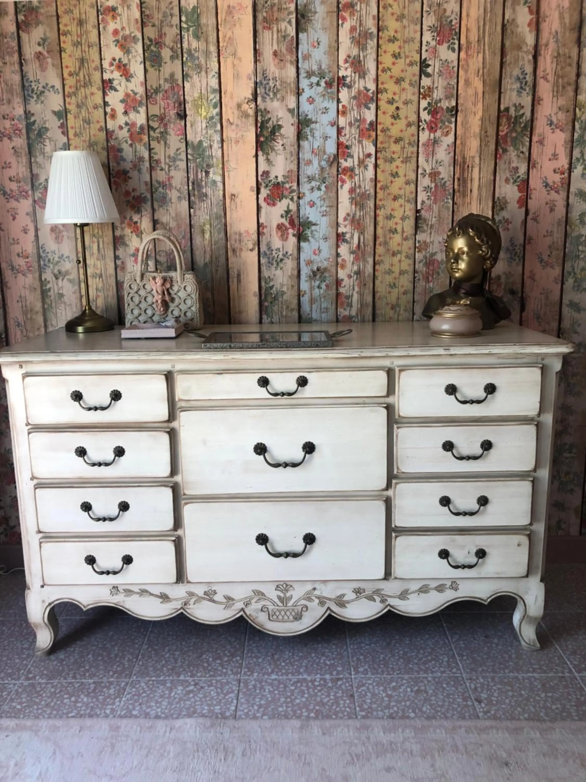 Decorative detail in Les intérieurs d'Angèle