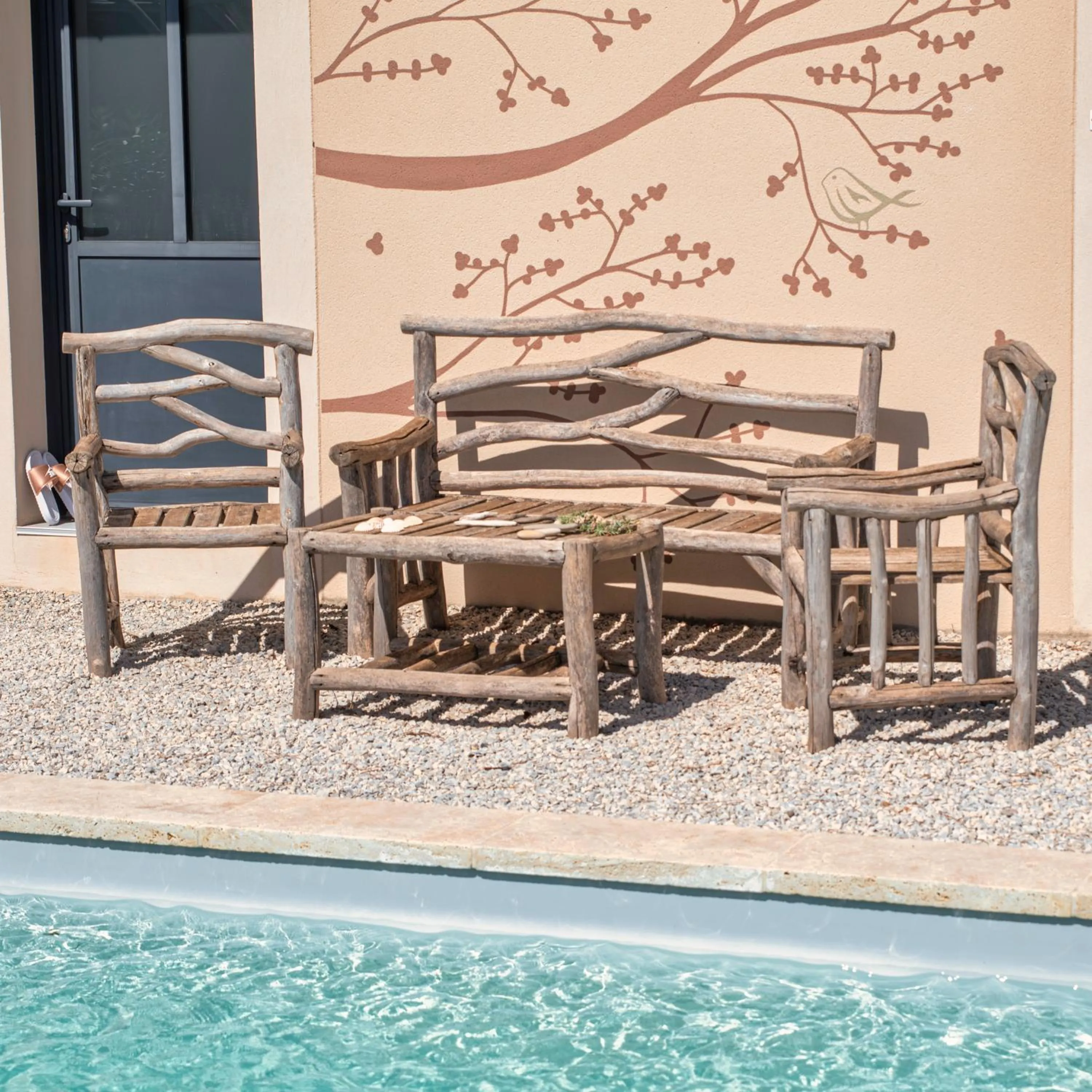 Pool view in Les intérieurs d'Angèle