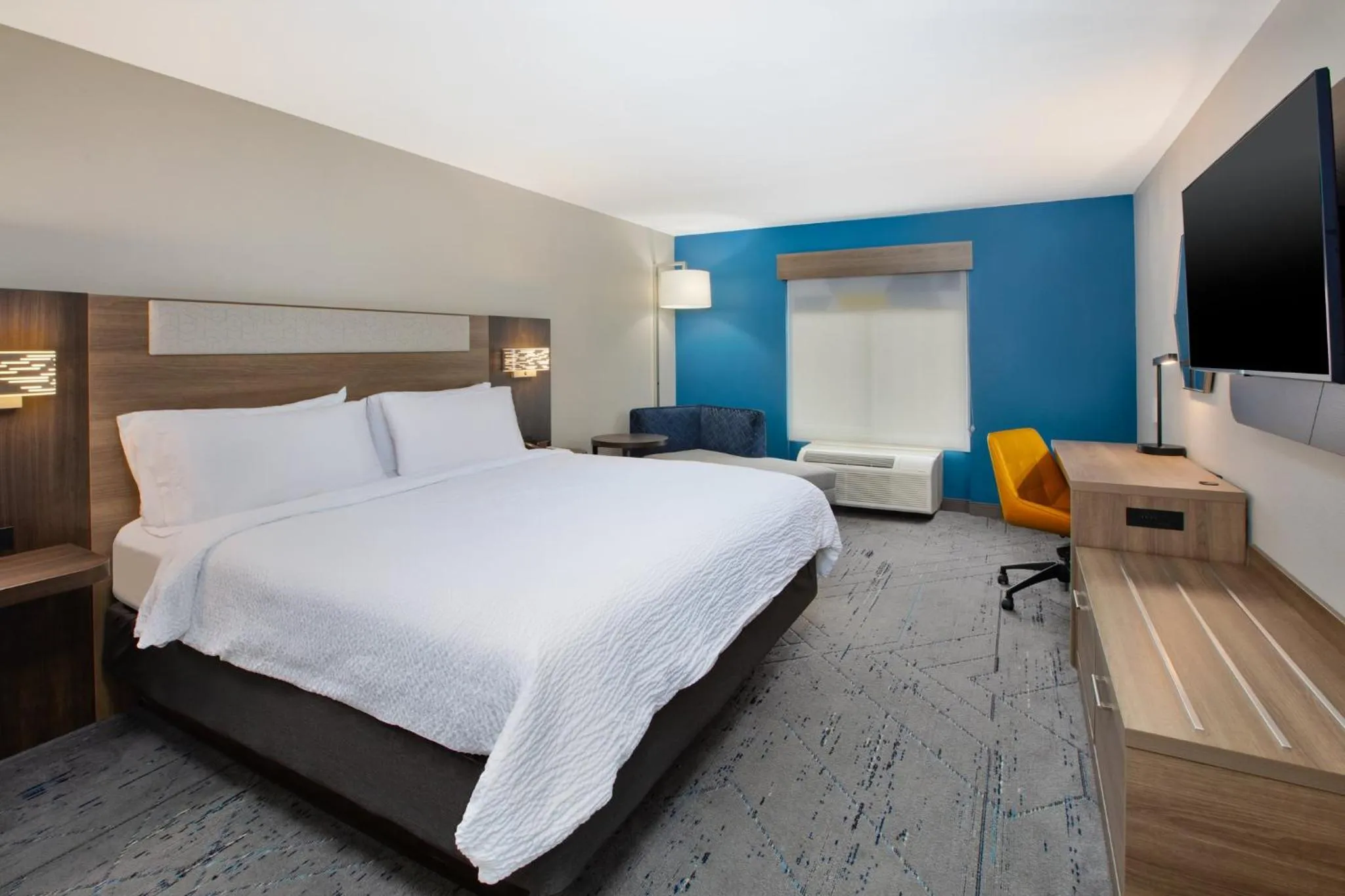 Photo of the whole room, Bed in Holiday Inn Express Hotel & Suites - Sumter by IHG